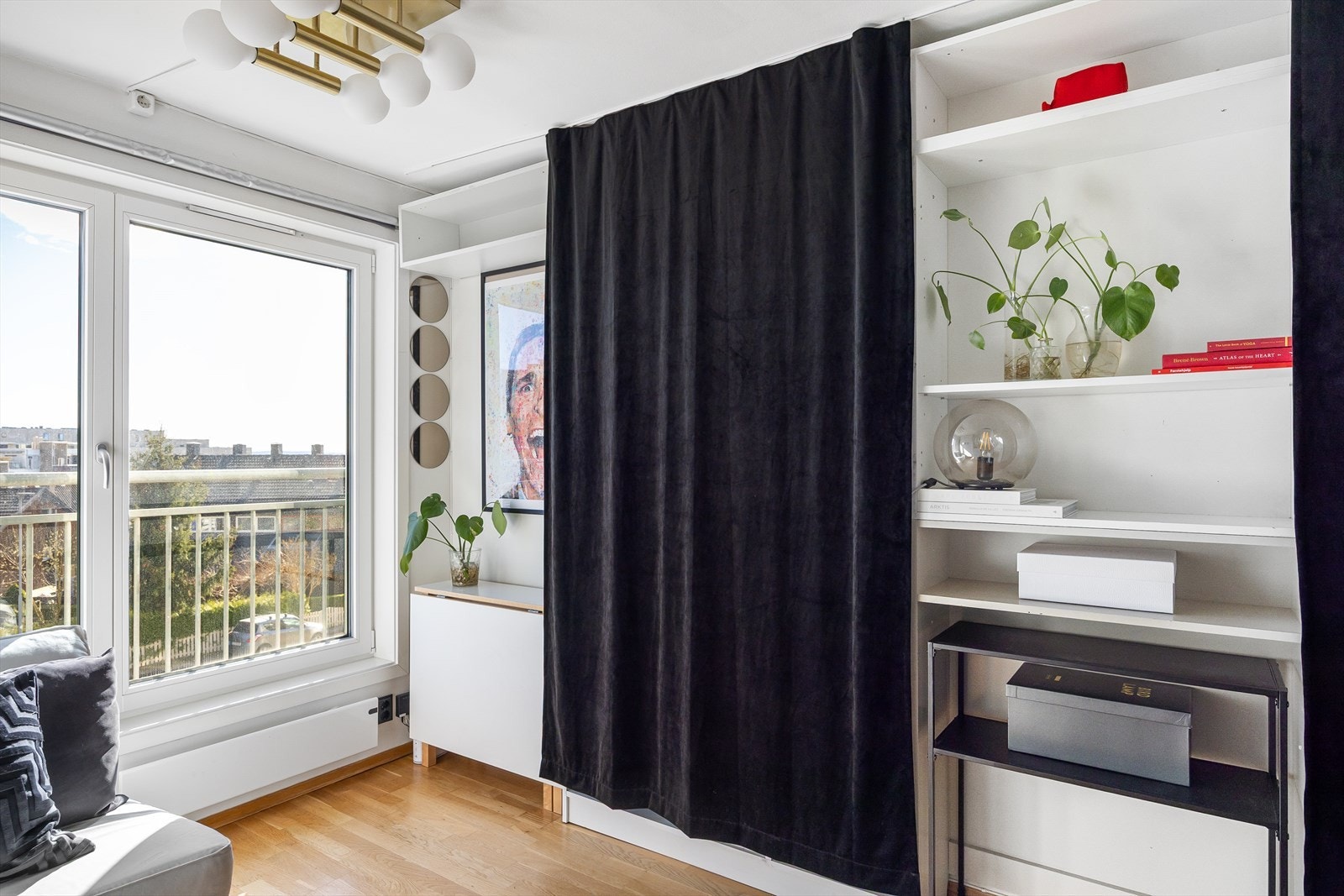 Her får du et rom som enkelt kan tilpasses din egen stil og smak - et perfekt sted å skape ditt personlige hjem. Galleribilde