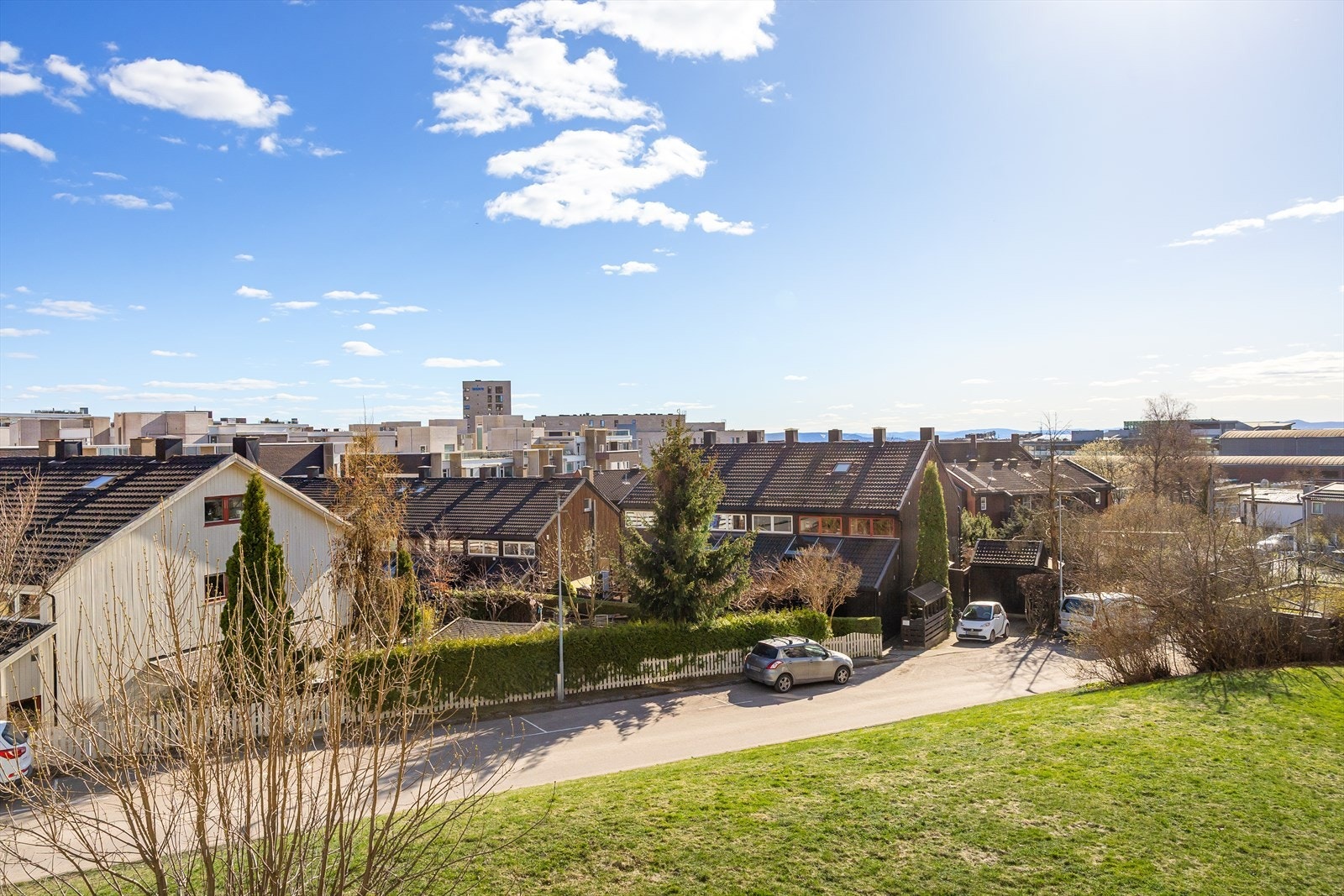 Nydalen har de siste årene gjennomgått en totalforvandling og er nå et urbant, levende og meget moderne bydelssenter. Galleribilde