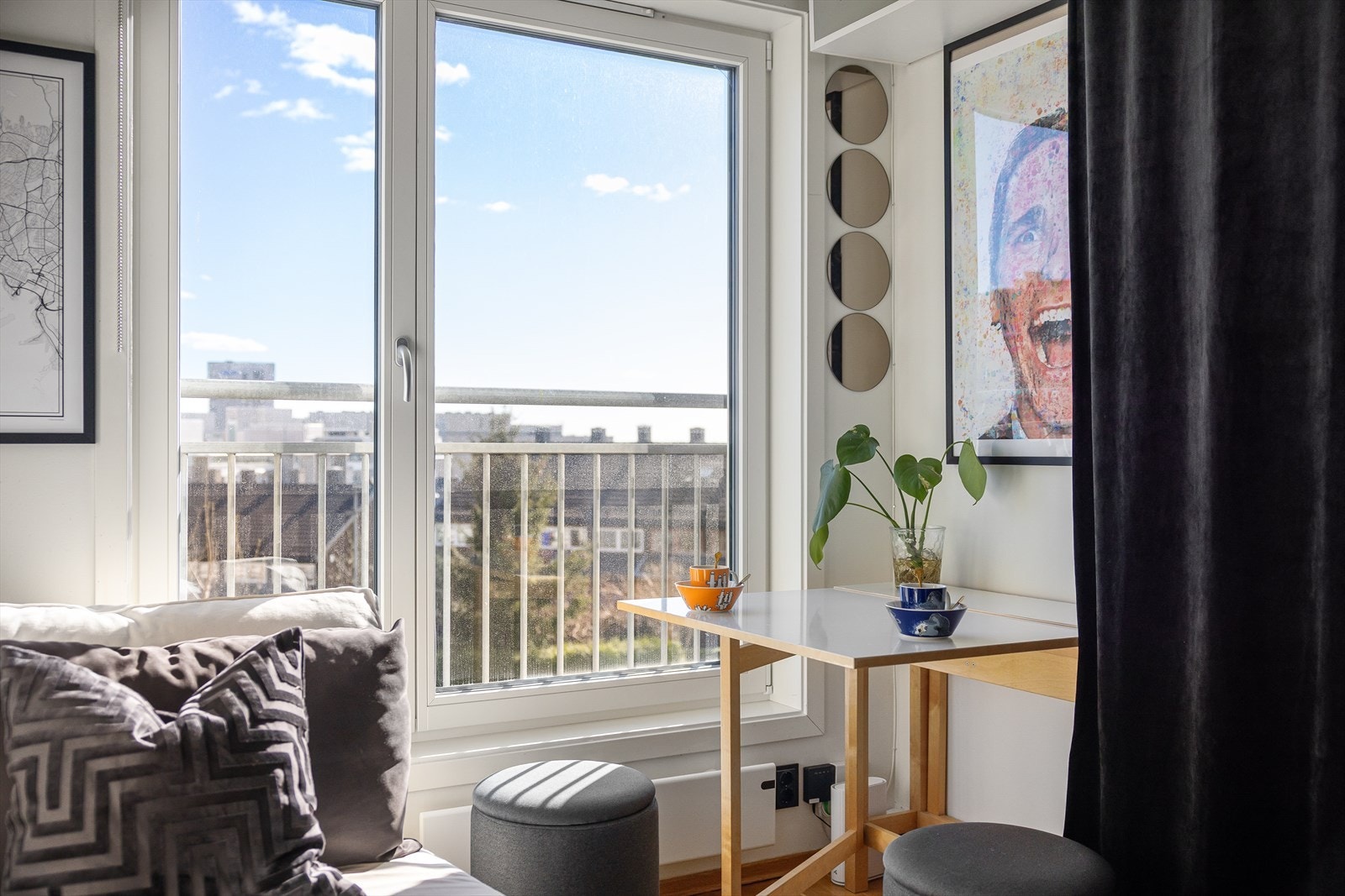 Leiligheten har vinduer med 3-lags energiglass som gir god isolasjon og støydemping. Galleribilde