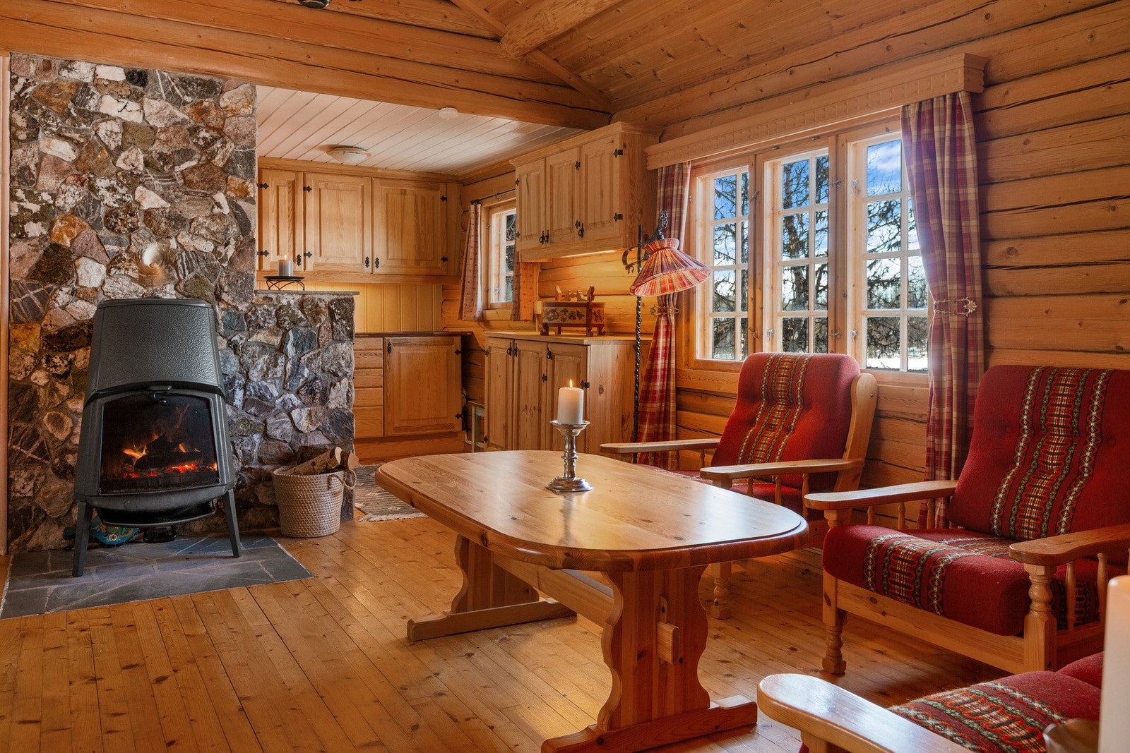 Dels åpen løsning inn mot kjøkken. Galleribilde