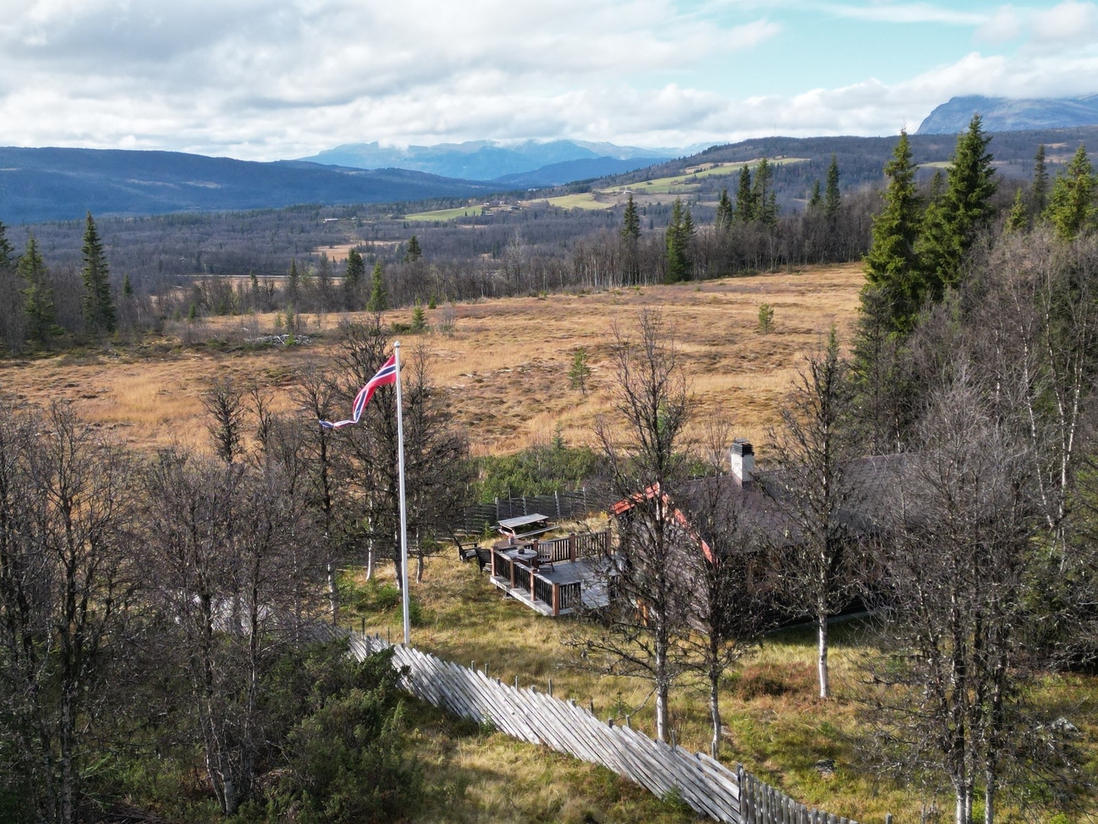 Velkommen til Revulvegen 446, en eiendom presentert av EIE Fjellmegleren! Foto: Qmarketingphoto v/Ingvild Sveen Joplassen Galleribilde