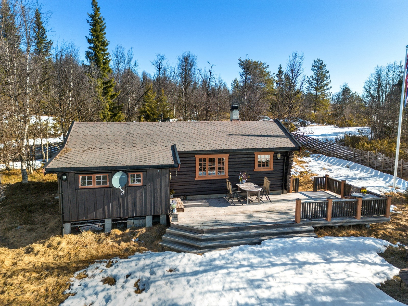 Den overbygde svalgangen ble bygd inn til rom for opphold i 2007. Galleribilde