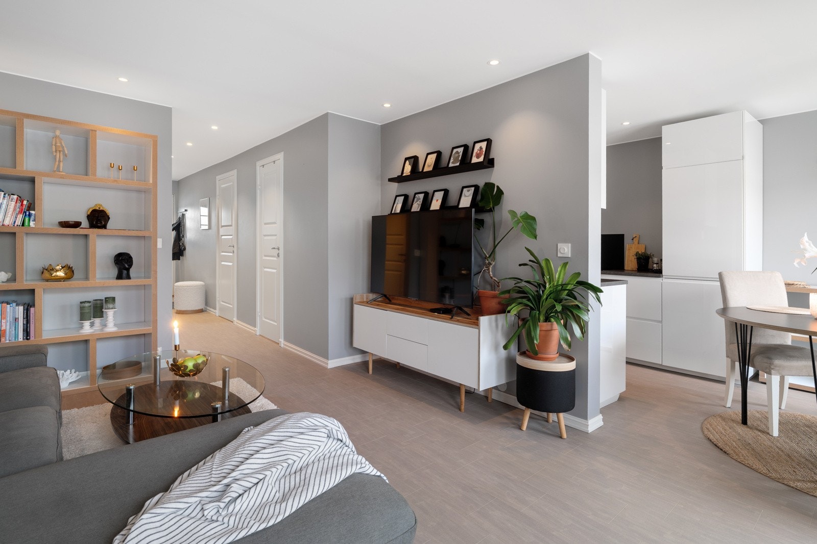 Boligen er oppusset 2020 og overholder en meget gjennomført og god standard. Galleribilde