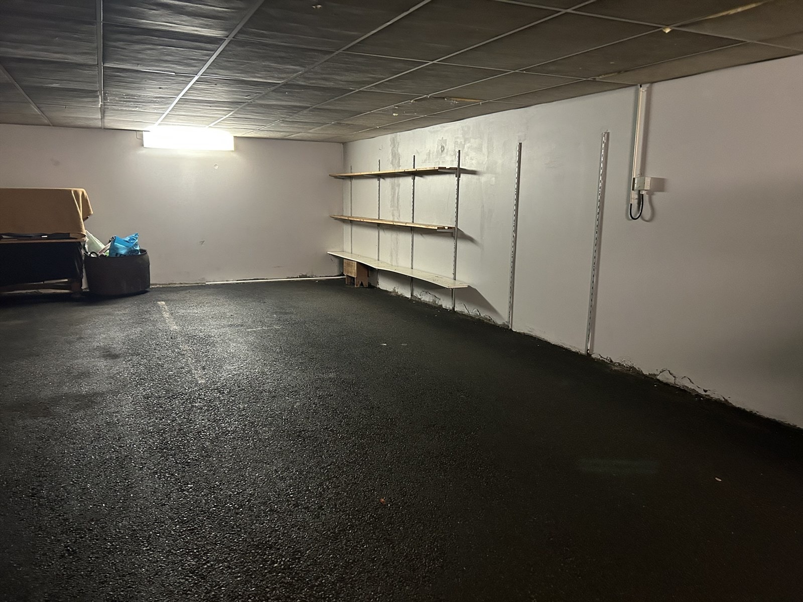 Garasjeplass i kjeller Galleribilde