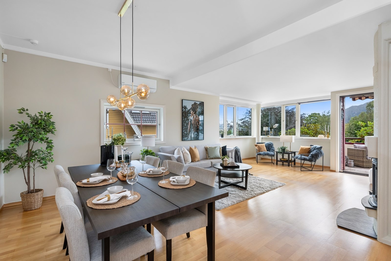 Hjørneleilighet med fint lysinnslipp Galleribilde