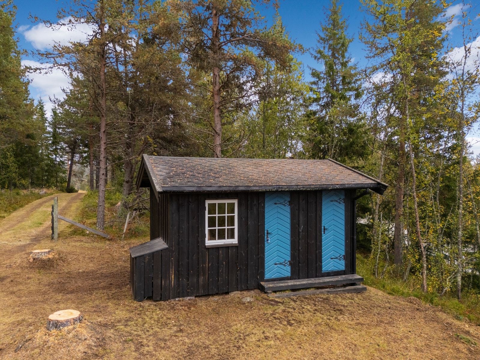 Uthus med 2 uthusrom Galleribilde