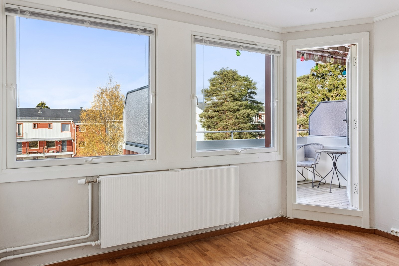 Utgang til balkong fra stuen. Galleribilde