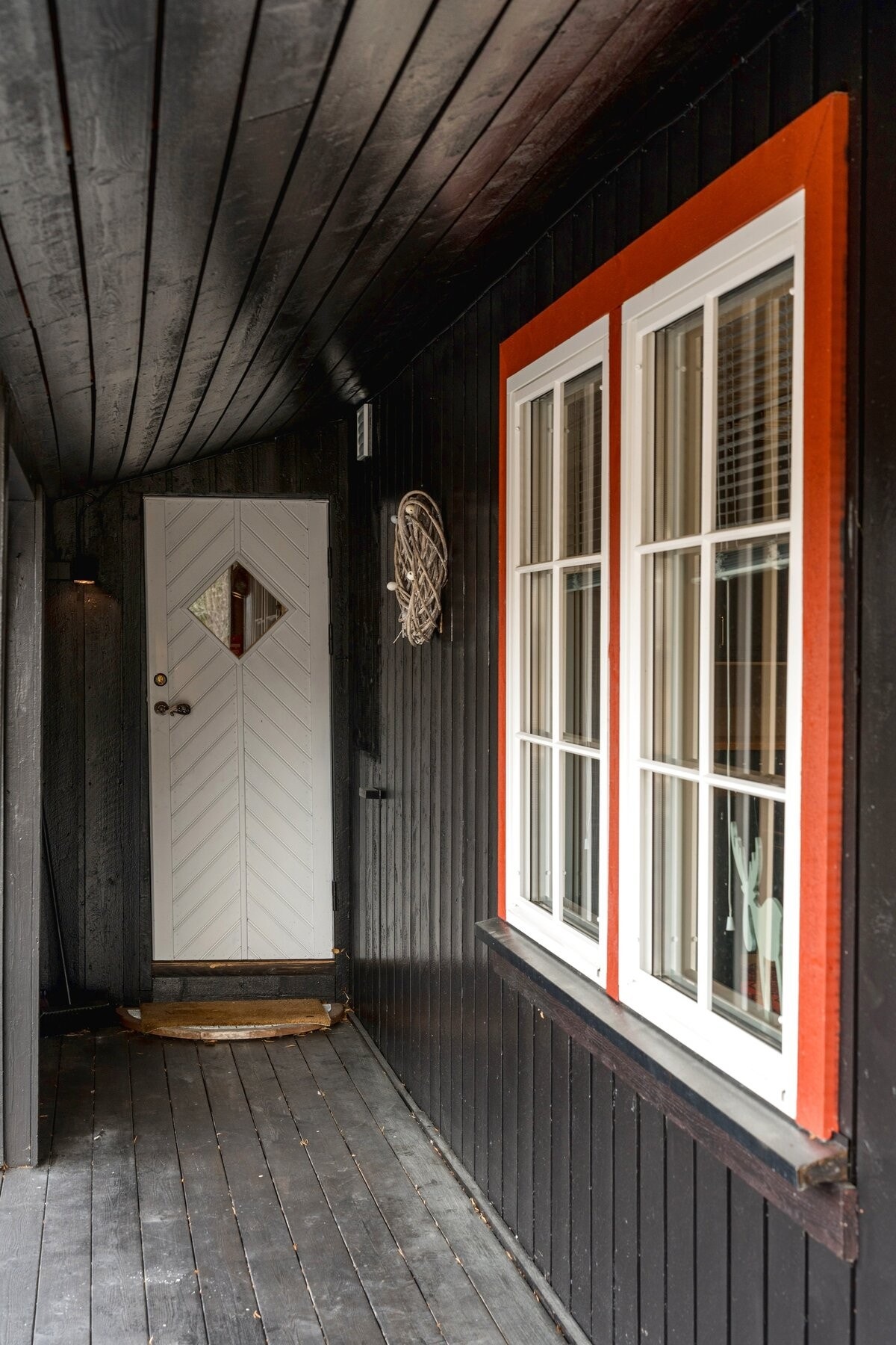 Praktisk overbygget inngangsparti. Galleribilde