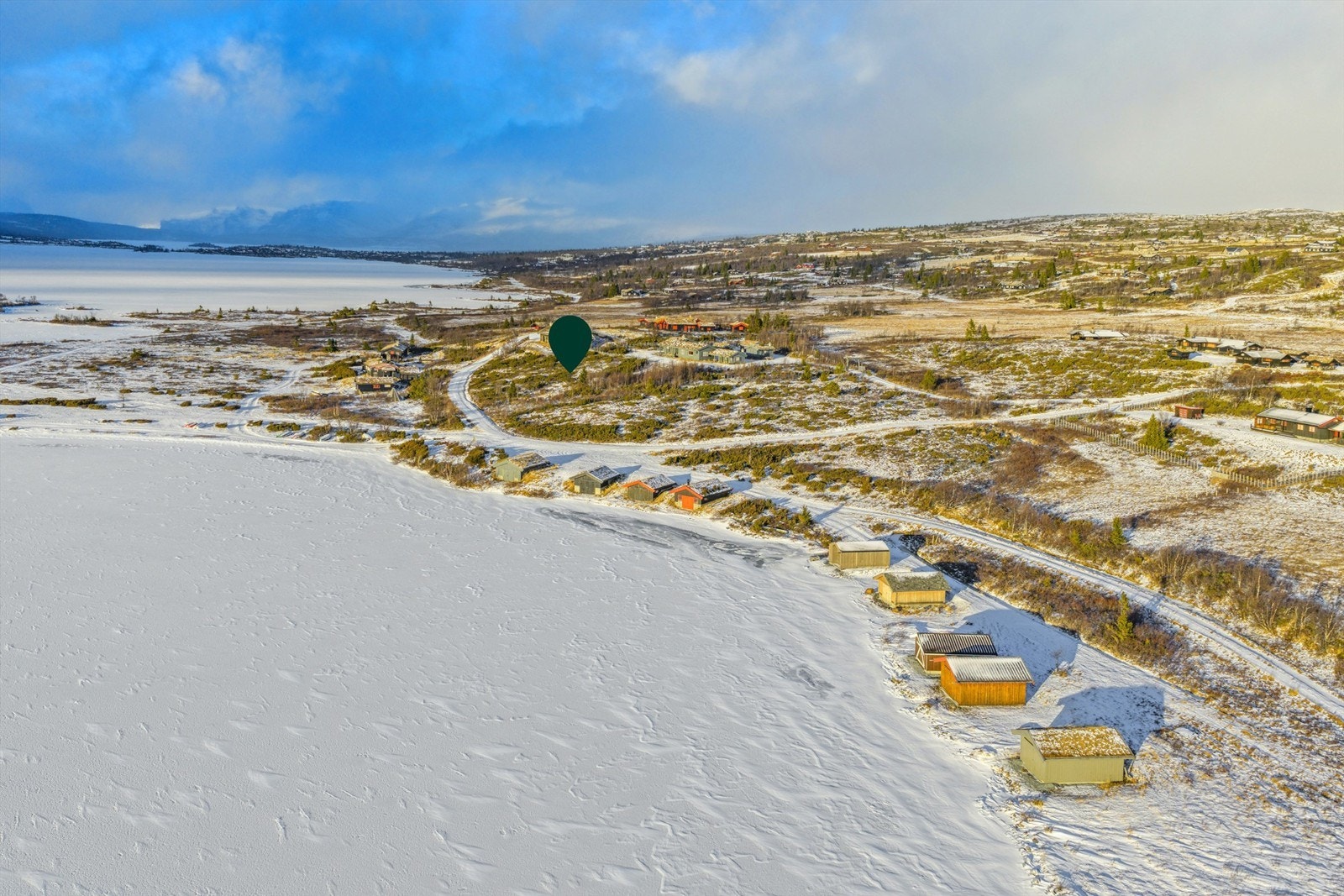 Vinterstid byr det islagte vannet på muligheter for både turer og isfiske. Foto: Efkt AS Galleribilde