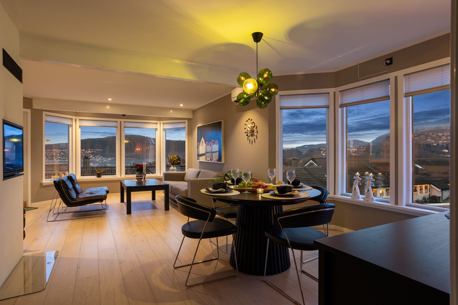 Herlig atmosfære i huset og lekker utsikt! Galleribilde