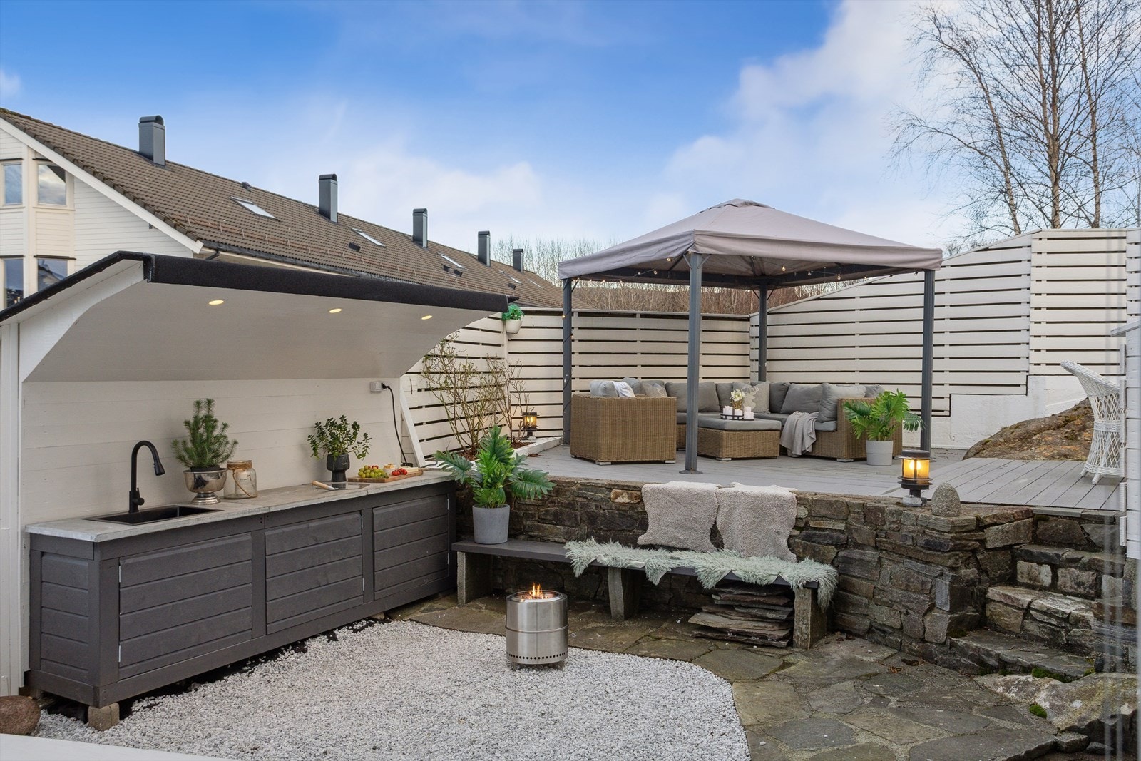 Her er det også et eget "utekjøkken" som er svært praktisk. Galleribilde