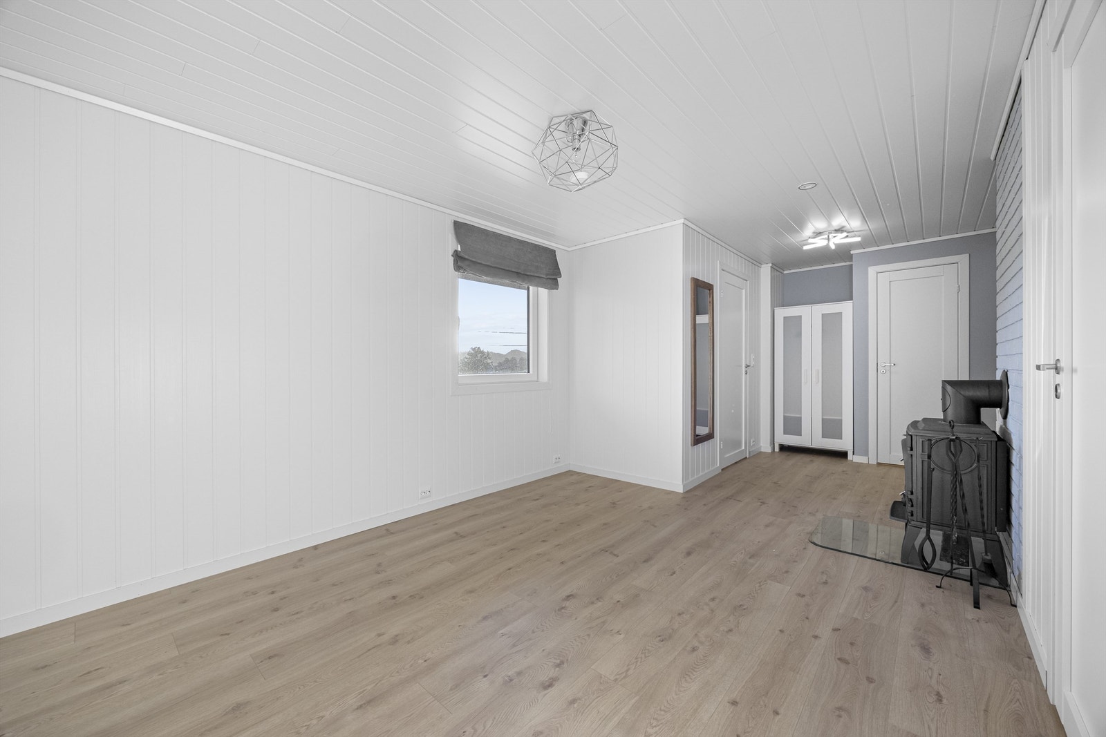 Hall/kjellerstue. Galleribilde