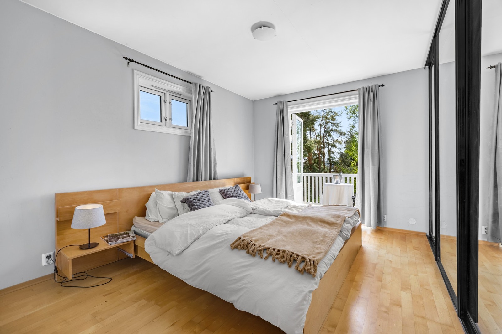 Soverom 1 har to romslige garderobeskap Galleribilde