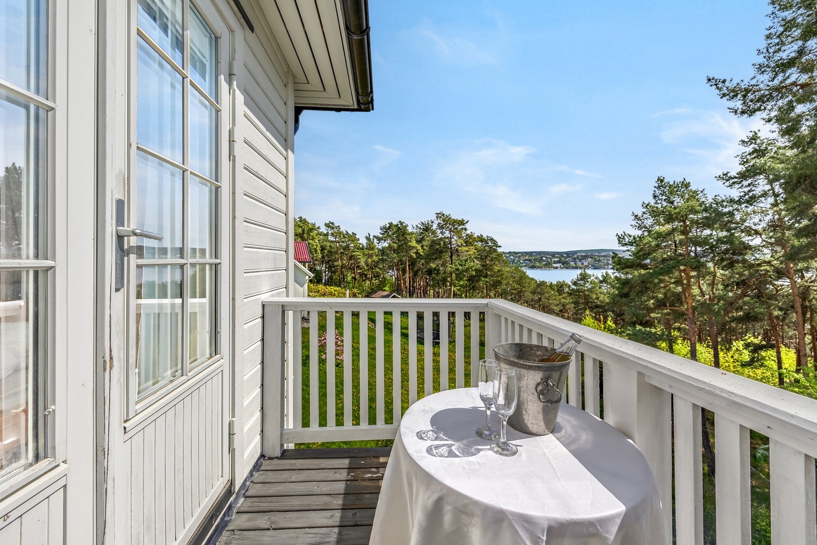 Her kan morgenkaffen nytes Galleribilde