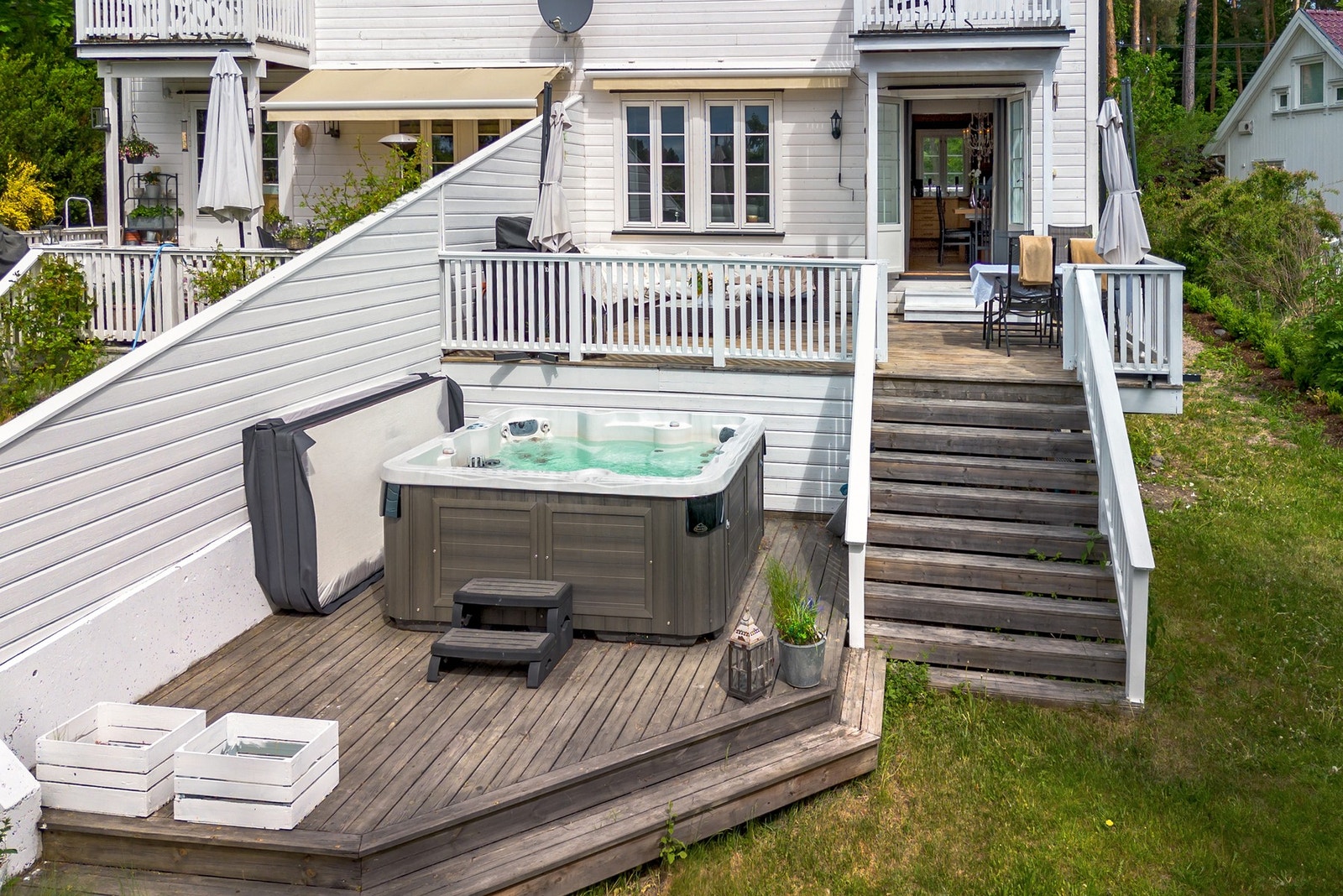 Flott saltvannsboblebad på terrassen Galleribilde