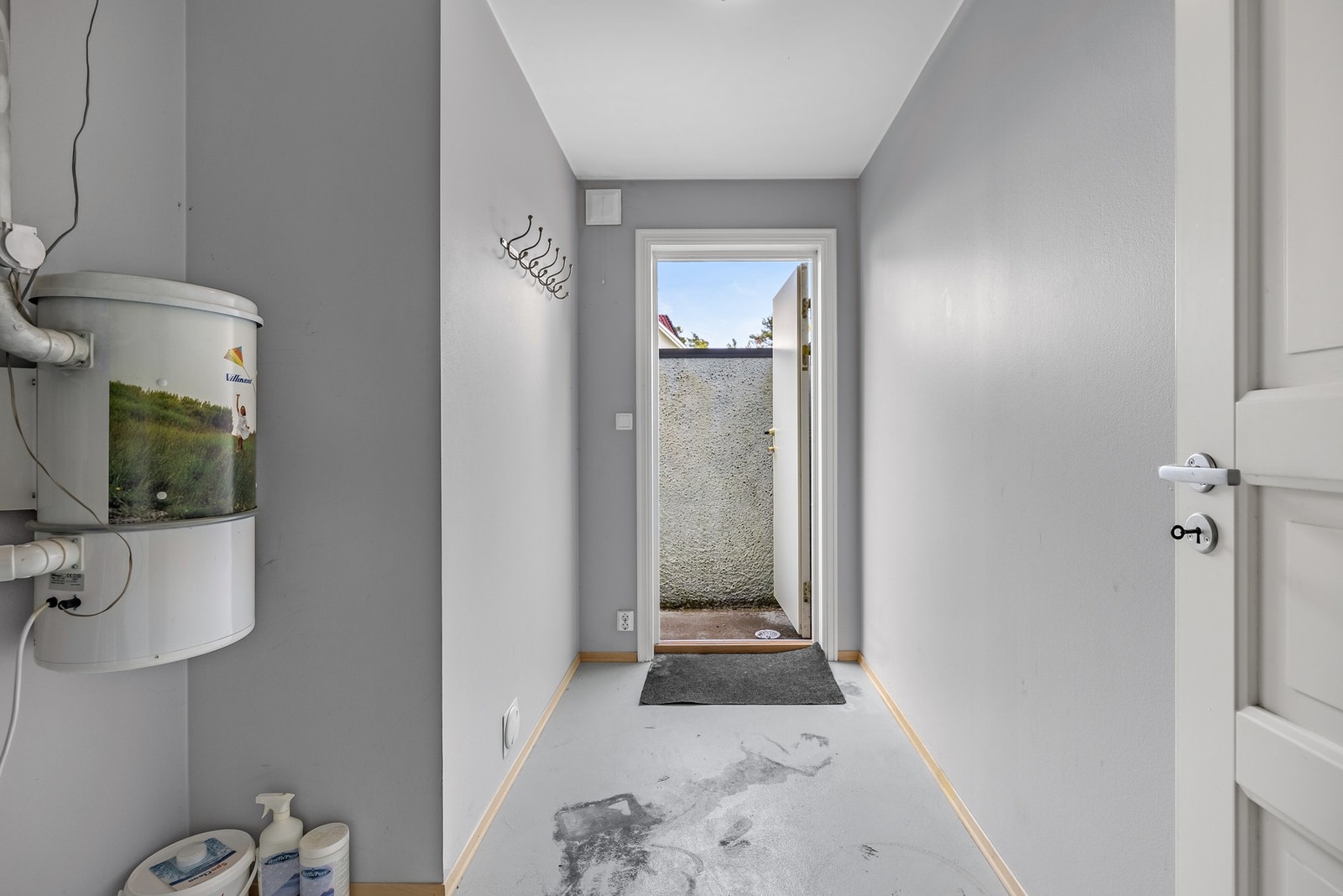 Bod/gang i kjeller | I tillegg er det lagringsmuligheter i romslig bod og kaldloft (ikke avbildet) Galleribilde