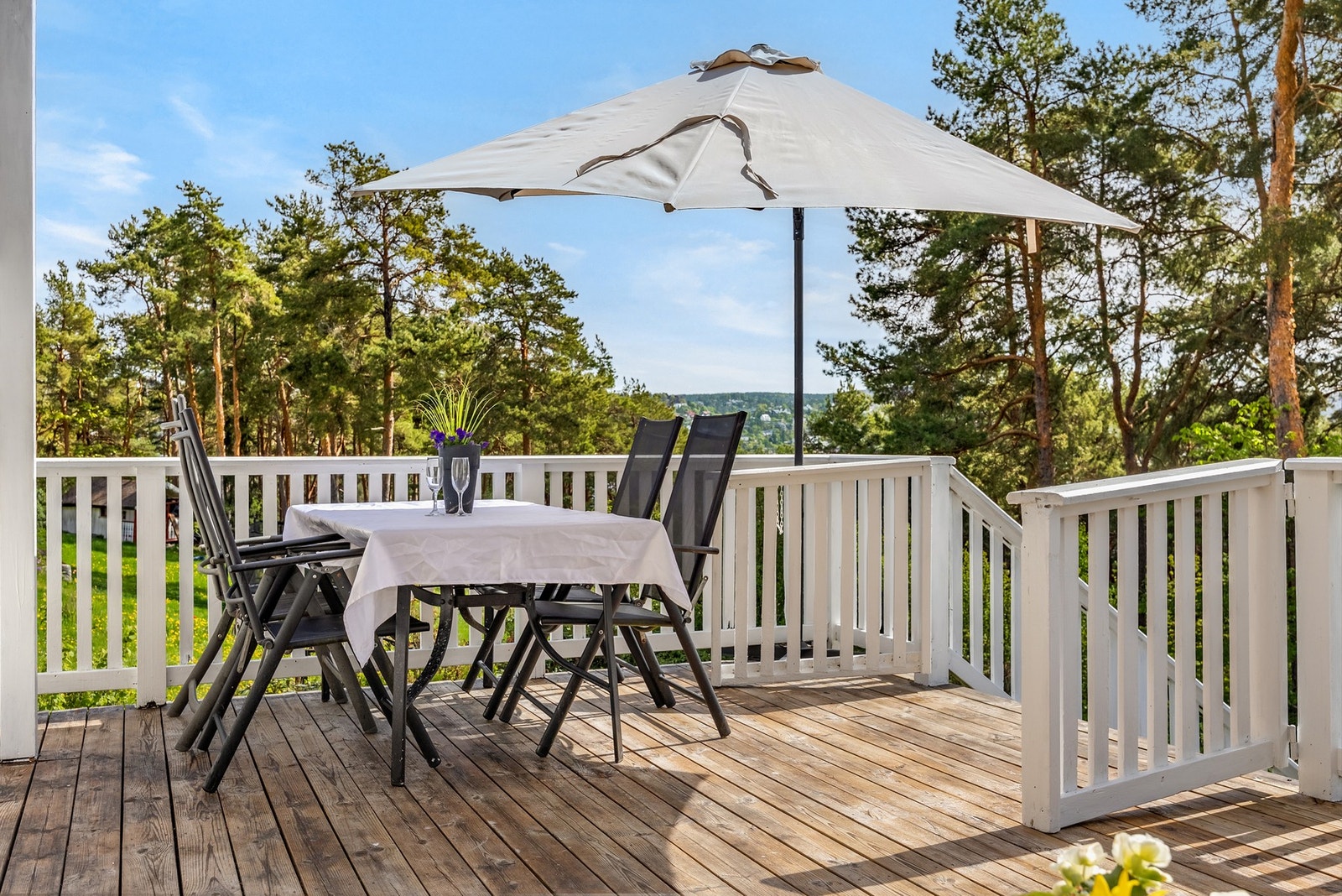 Her kan måltider nytes i rolige og idylliske omgivelser Galleribilde