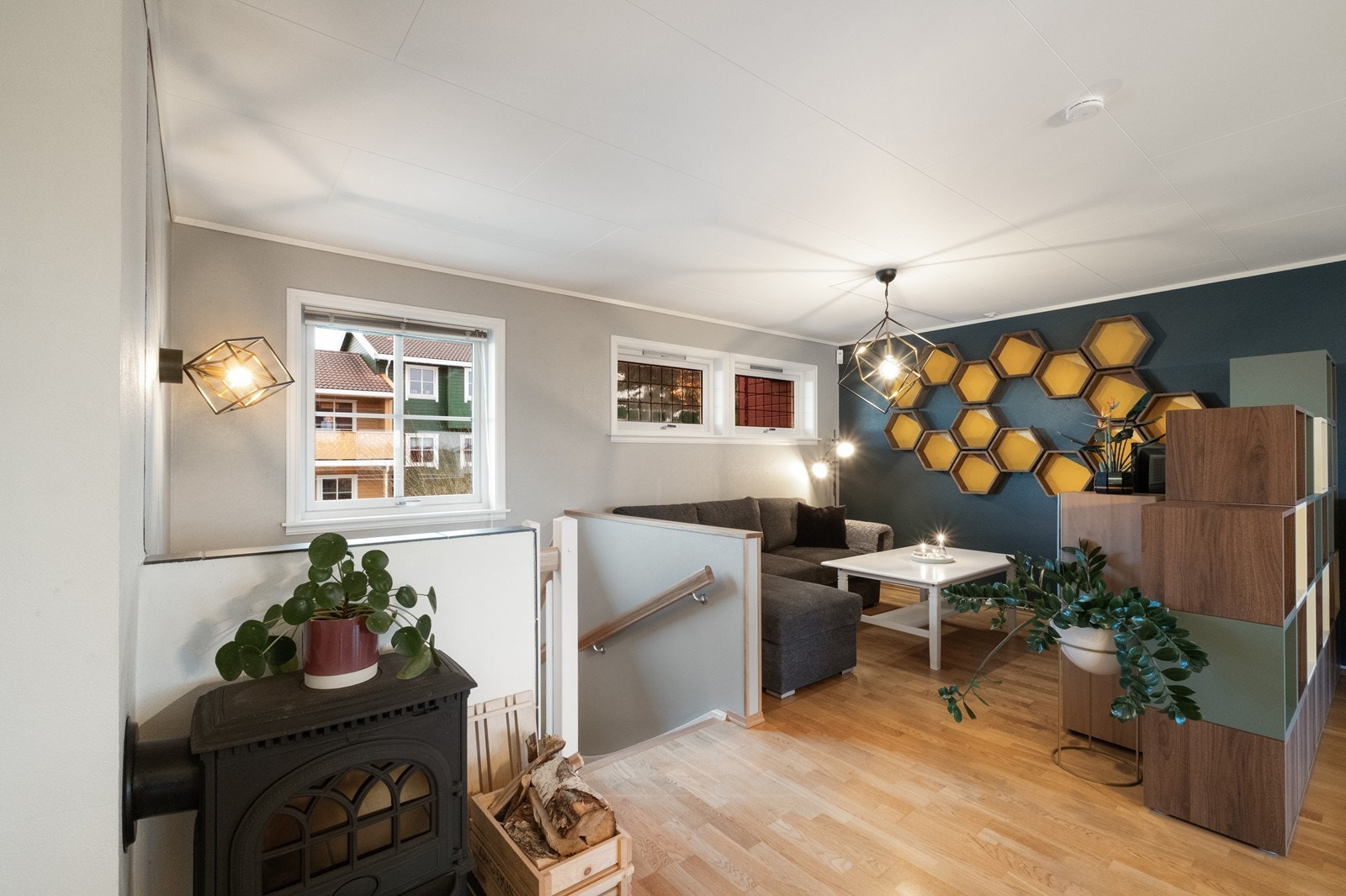 Stuen er romslig, og man har mulighet til å dele opp i flere soner. Galleribilde