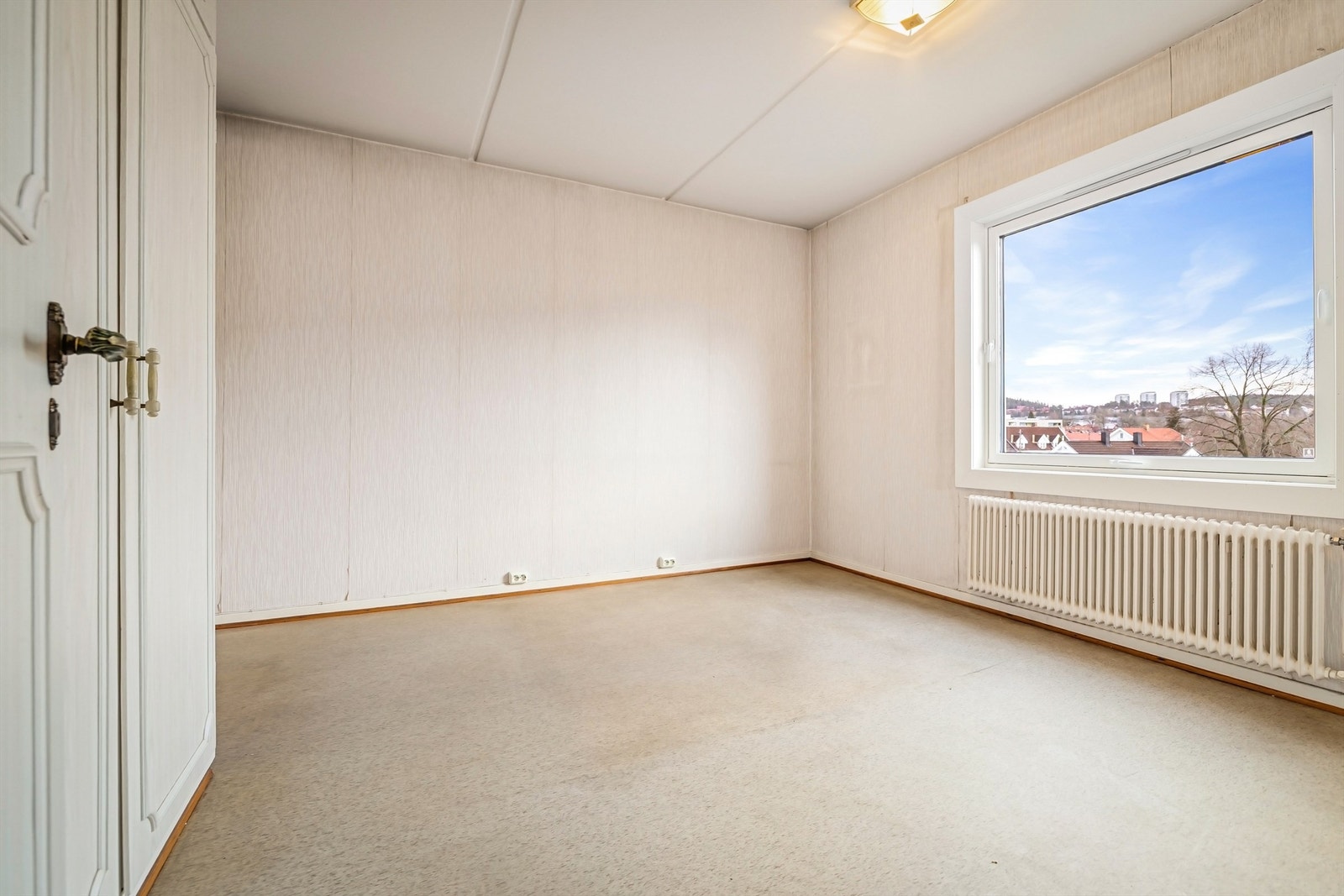 Hovedsoverom - God størrelse med plass til dobbeltseng og nattbord på hver side av sengen. Galleribilde