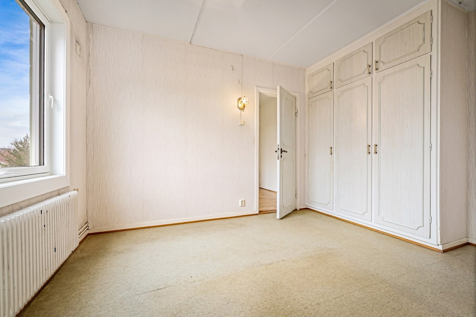 Det er også plass til gardrobeløsning på rommet. Galleribilde