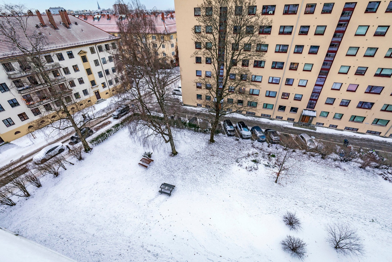 Hyggelige fellesarealer med flere sittegrupper. Galleribilde