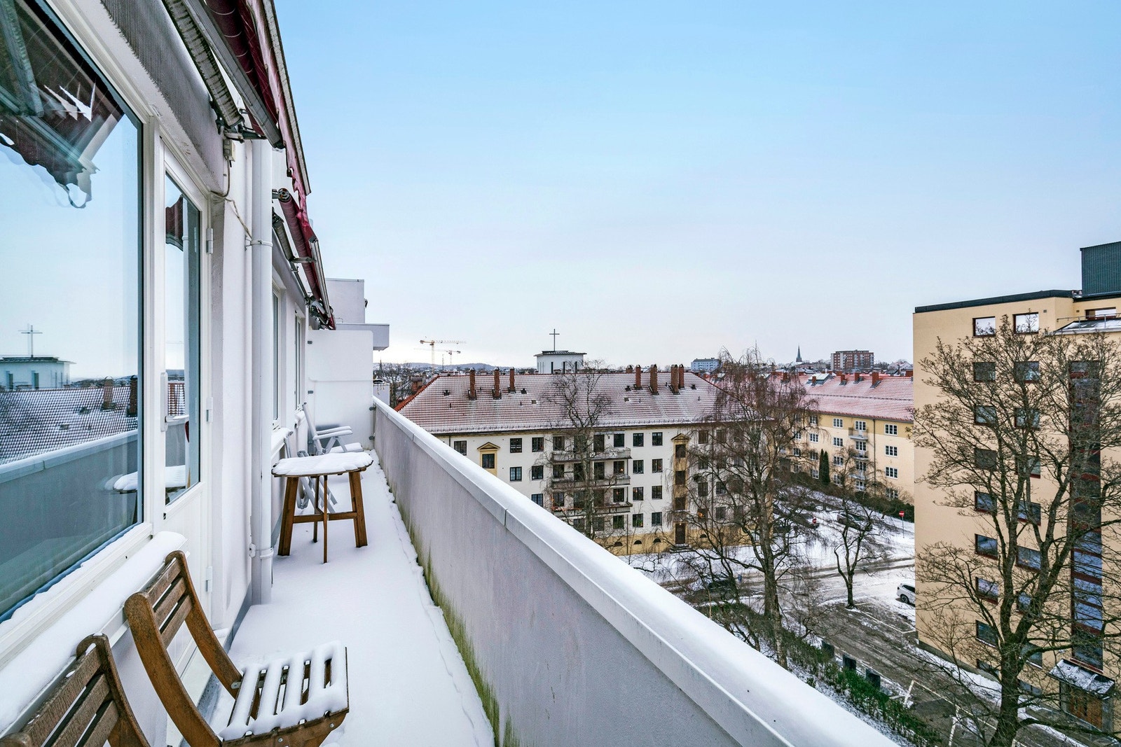Lys 2-roms med sydvendt balkong. Galleribilde