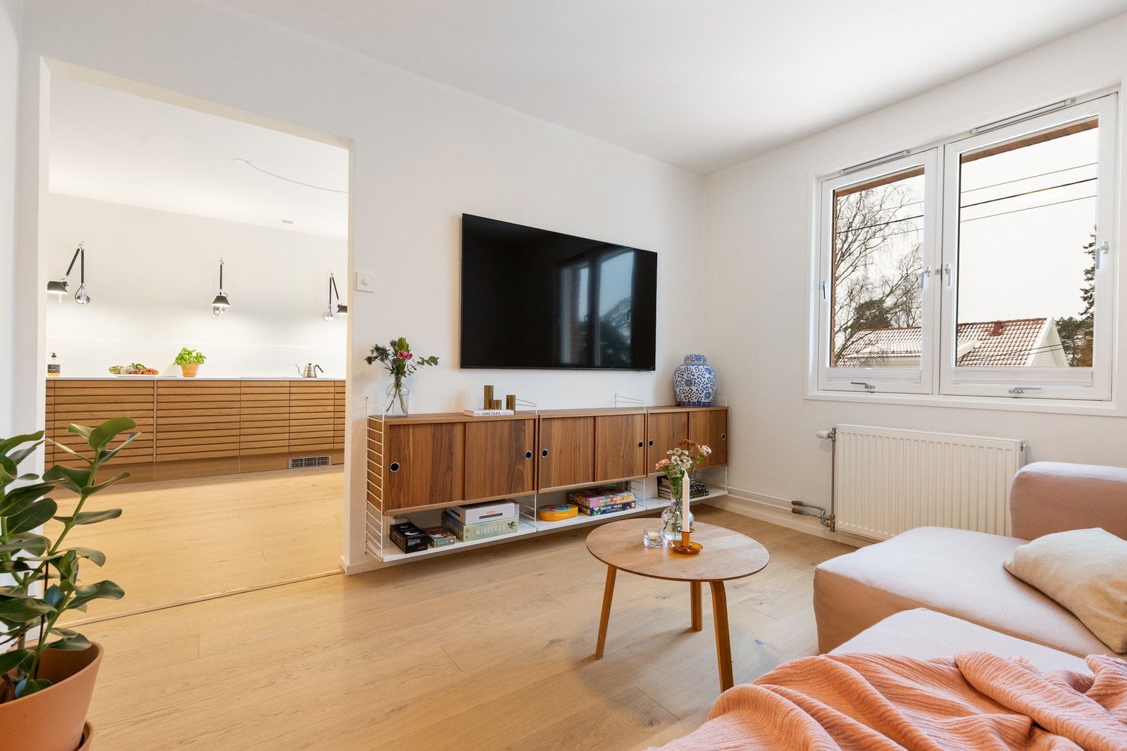 I tilknytning til kjøkkenet er det TV-stue med flere bruksmuligheter Galleribilde