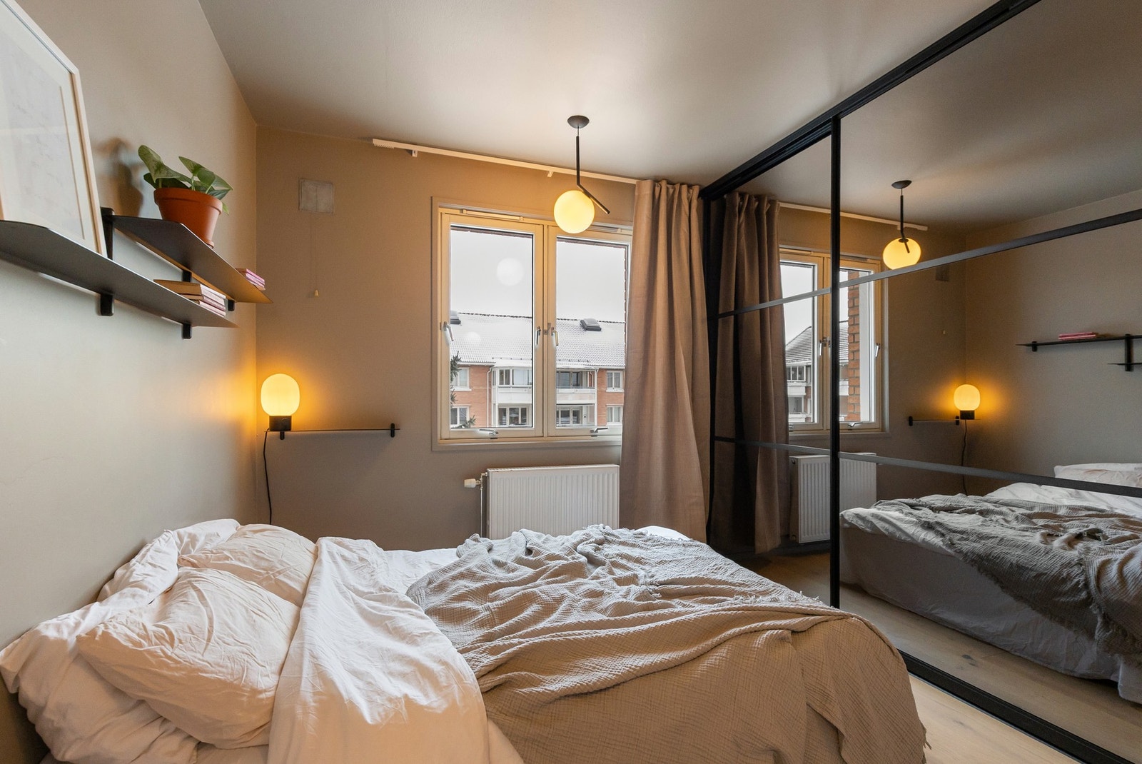 Leiligheten inneholder to soverom Galleribilde