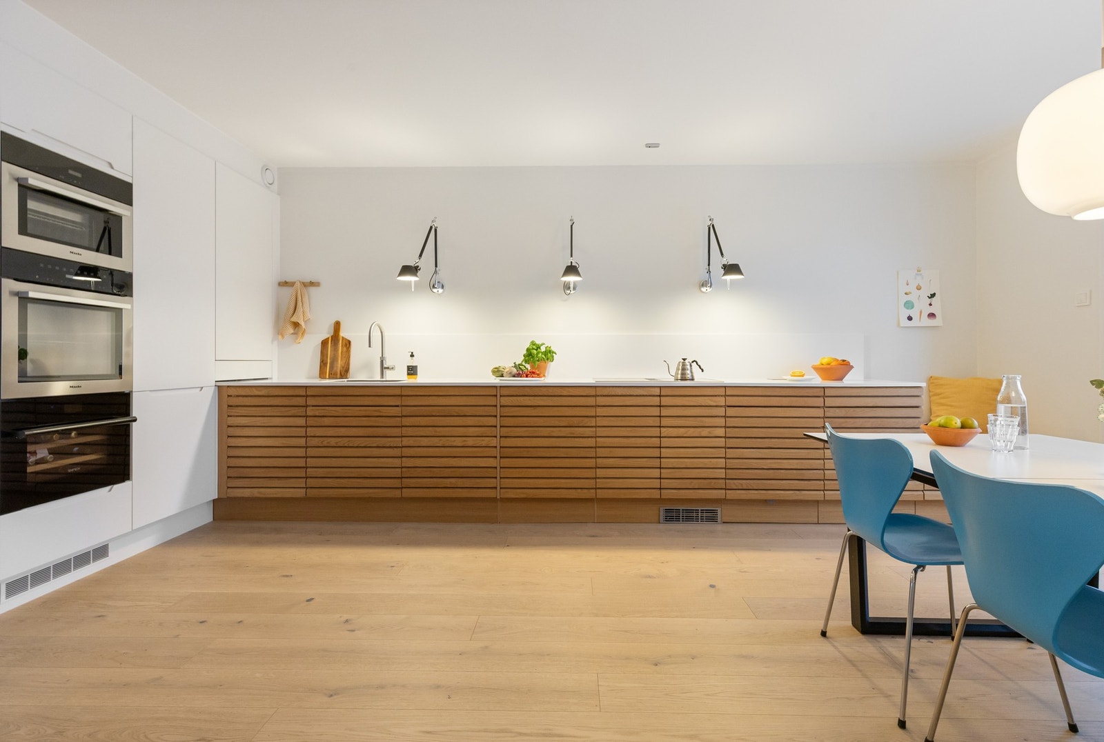 Meget god planløsning med stort spisekjøkken. I tilknytning ligger det stue som også kan benyttes som soverom Galleribilde