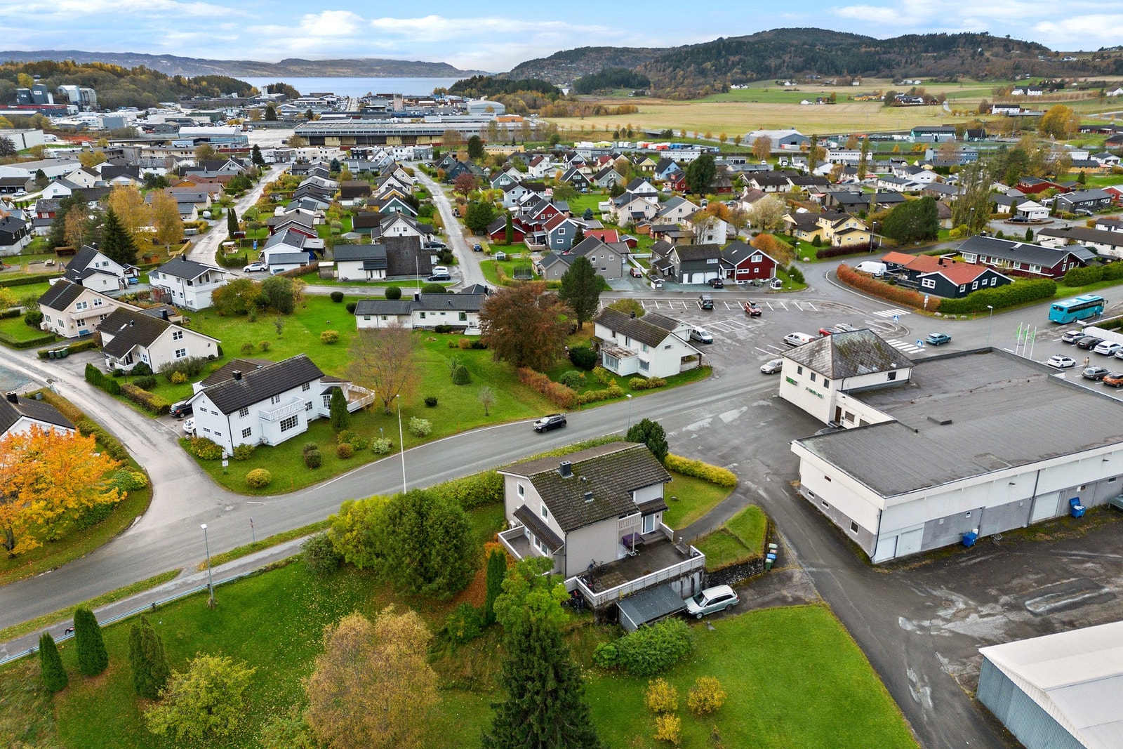 Umiddelbar nærhet til bla. skole, barnehage og dagligvarebutikk Galleribilde