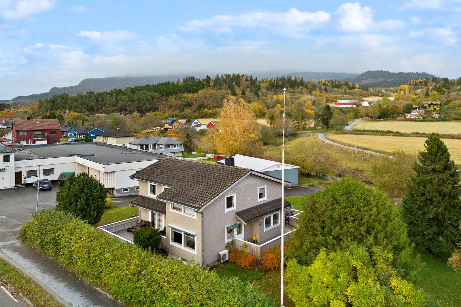 Romslig og sentral enebolig beliggende i et familievennlig og rolig område Galleribilde