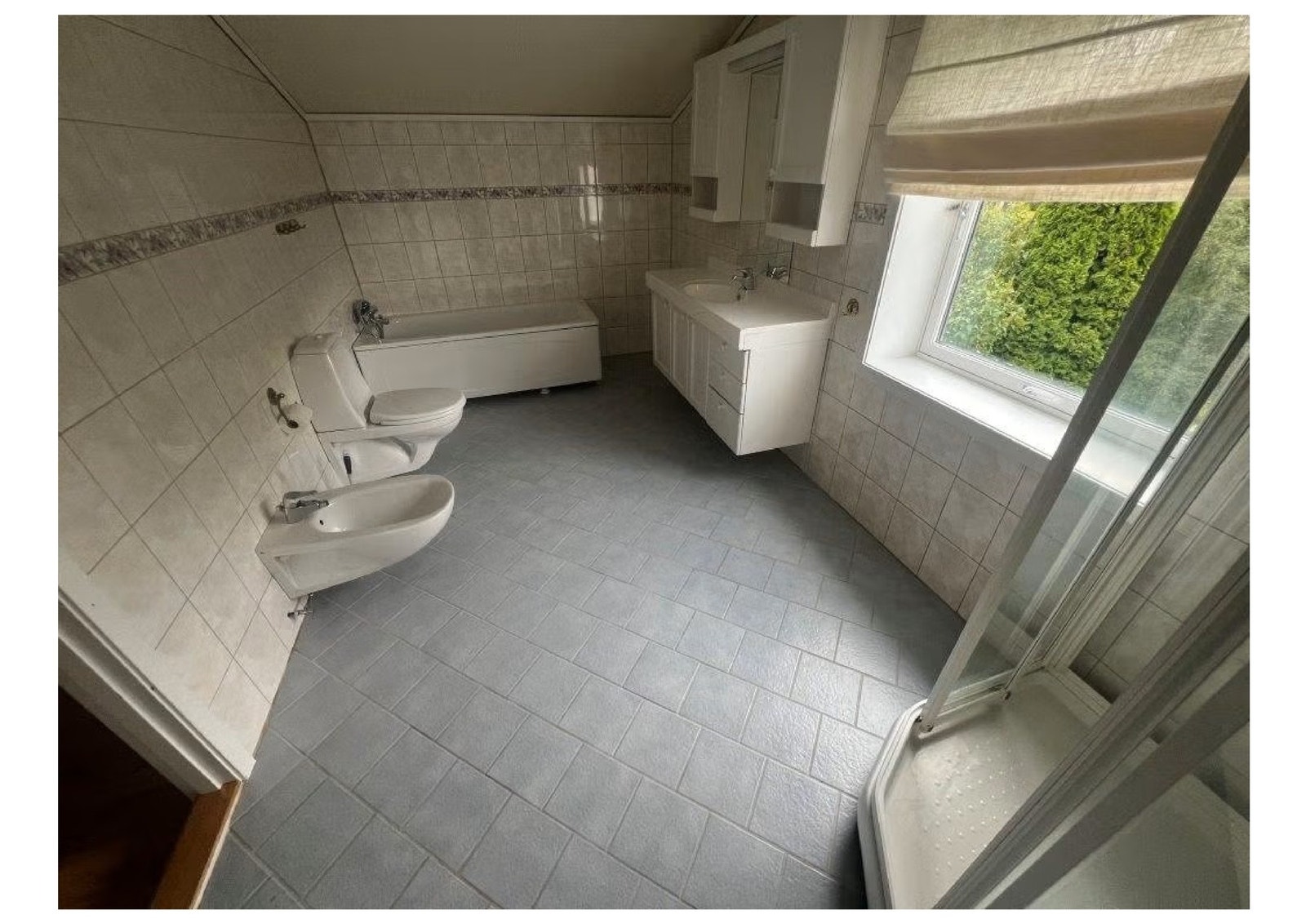 Badet er på 10,5 kvm. Galleribilde