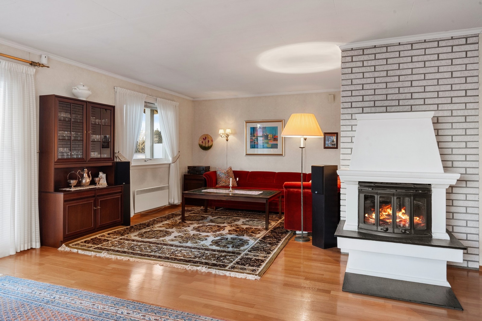 Peisen gir god og lun varme til stuen Galleribilde