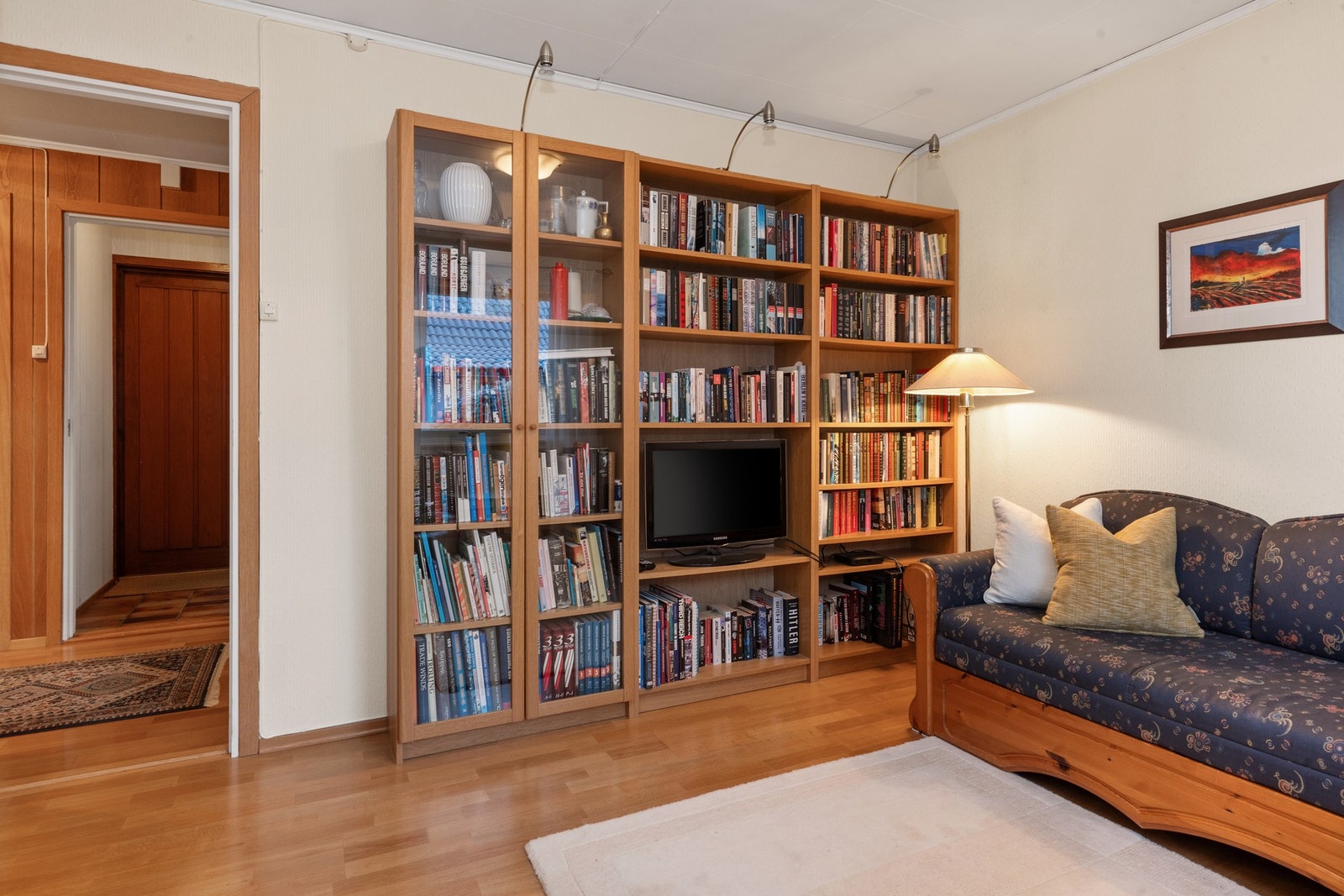 Boligens 1 etasje har i dag 2 soverom men kan enkel omgjøres til 3 soverom Galleribilde