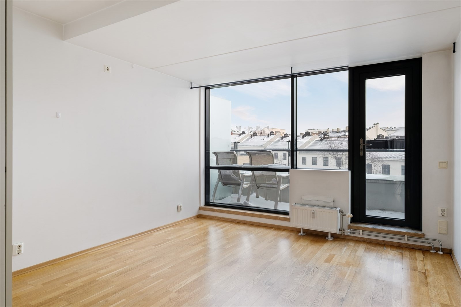 Hovedsoverommet har direkte utgang ut mot privat balkong. Galleribilde