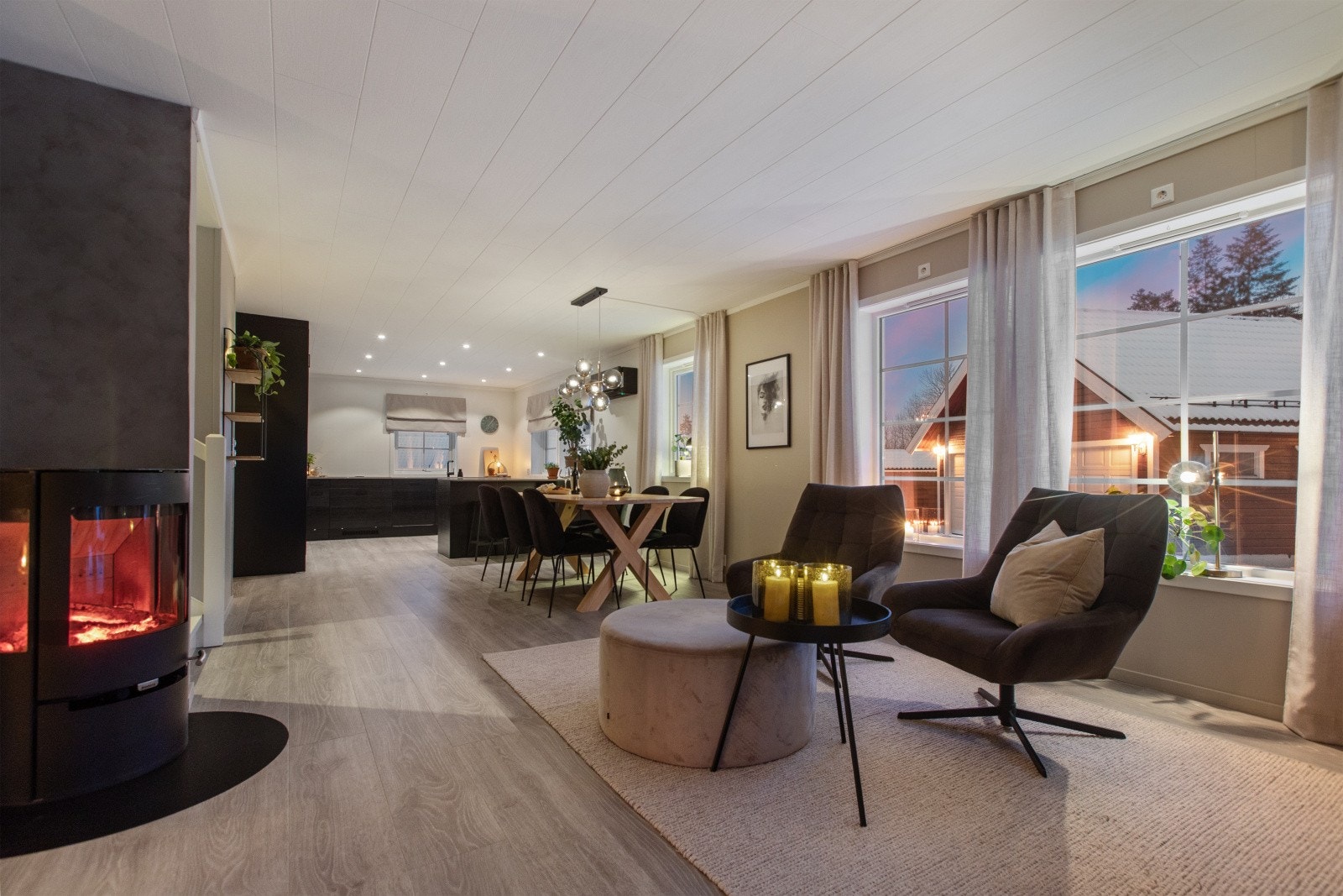 Nåværende eier benytter Telia med fiber, og ny eier må selv tegne abonnement og bestille dekoder. Galleribilde