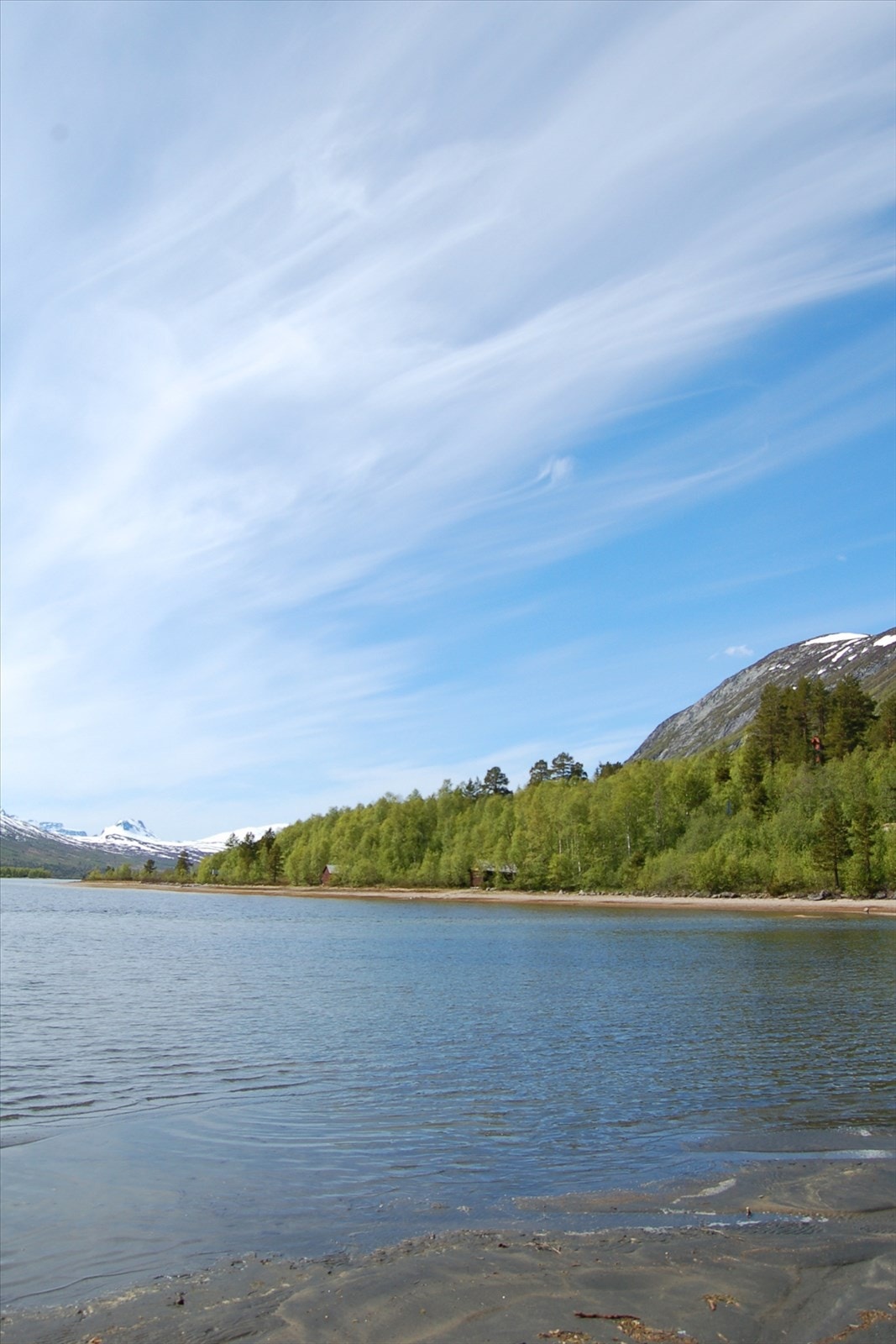 Ångardsvatnet med badestrender og fiskemuligheter Galleribilde