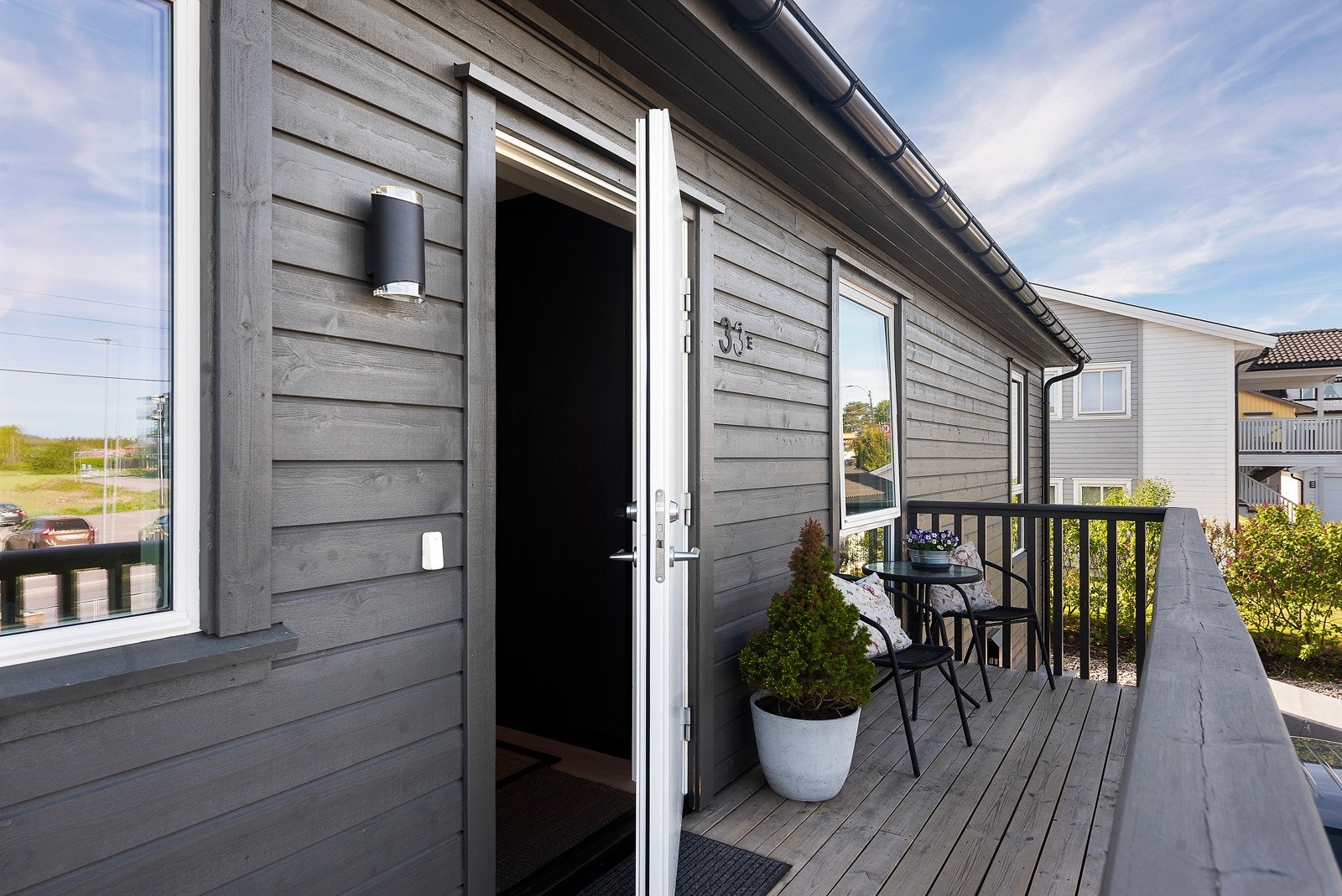 På østsiden nytes morgen og formiddagssolen Galleribilde