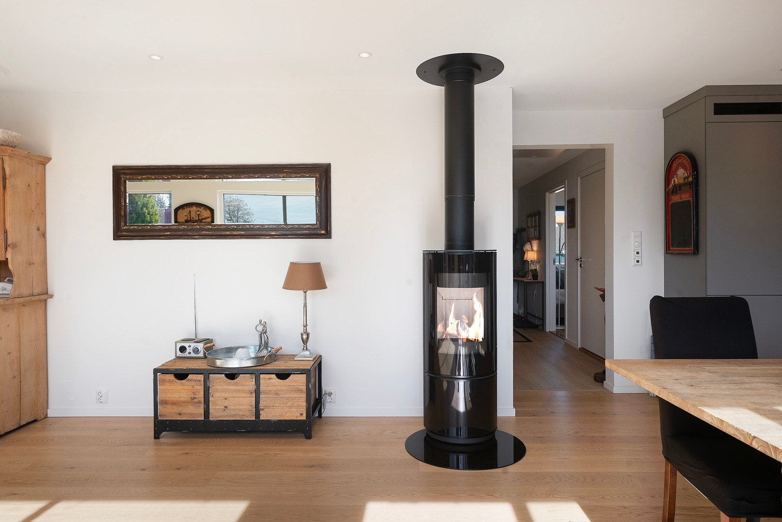 Hyggelig peisovn i stuen (UBRUKT) Galleribilde