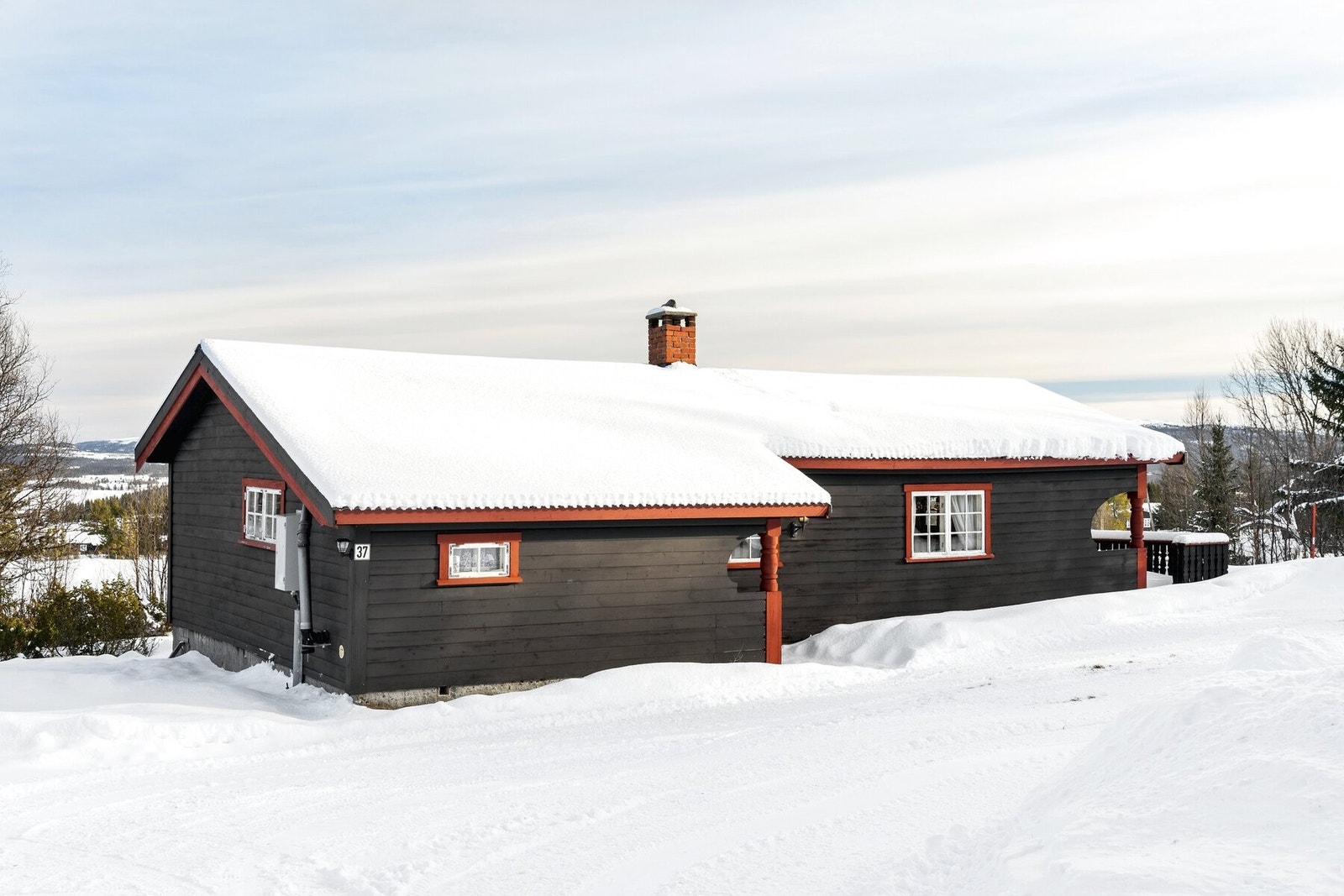 Presentasjon av Kambevegen 37 med byggeår 1974. Galleribilde