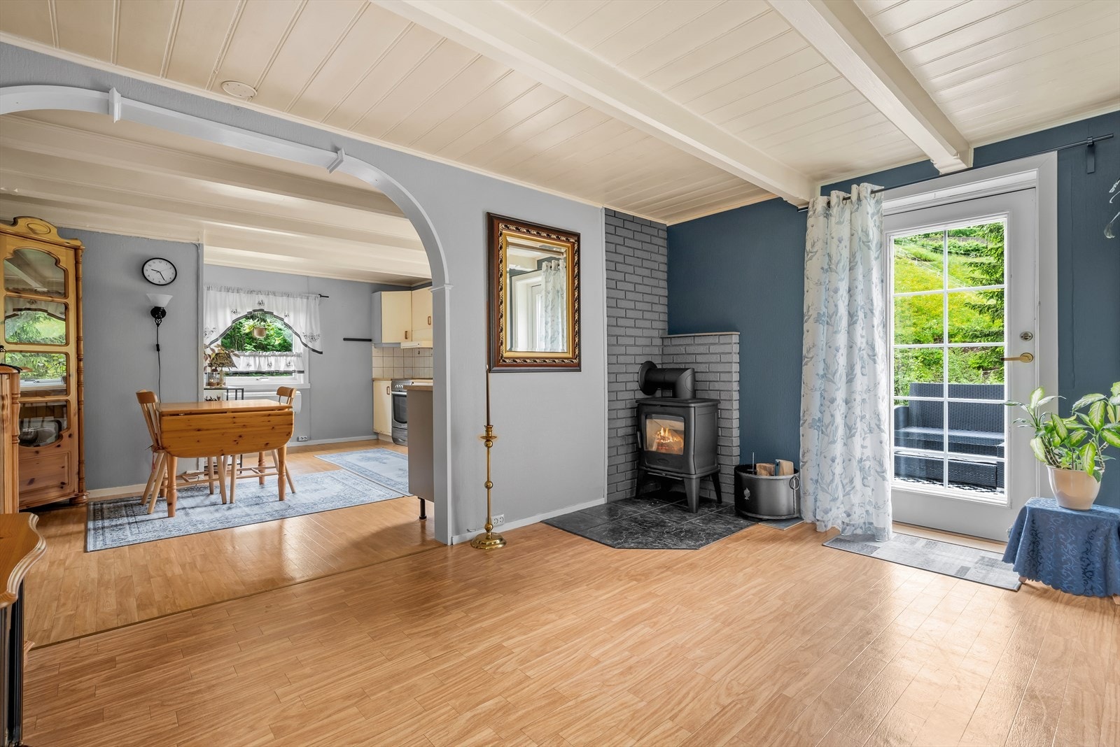 Fra stuen får du direkte utgang til terrassen. Galleribilde