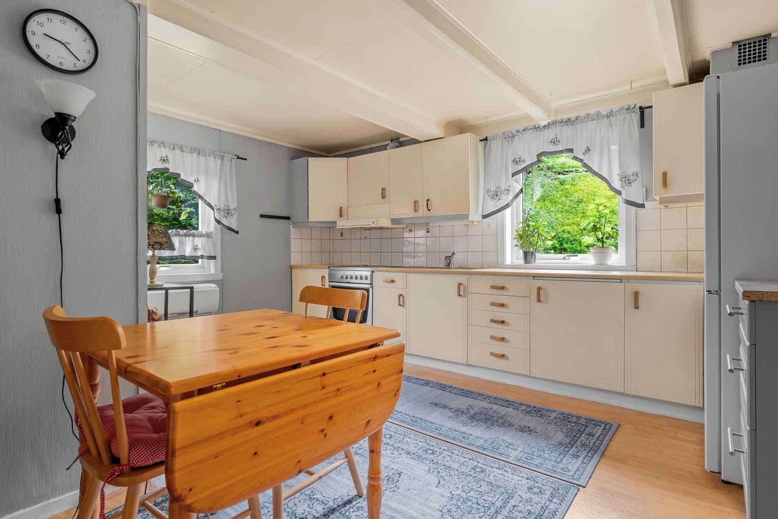 Plass til spisestue for flere personer. Galleribilde