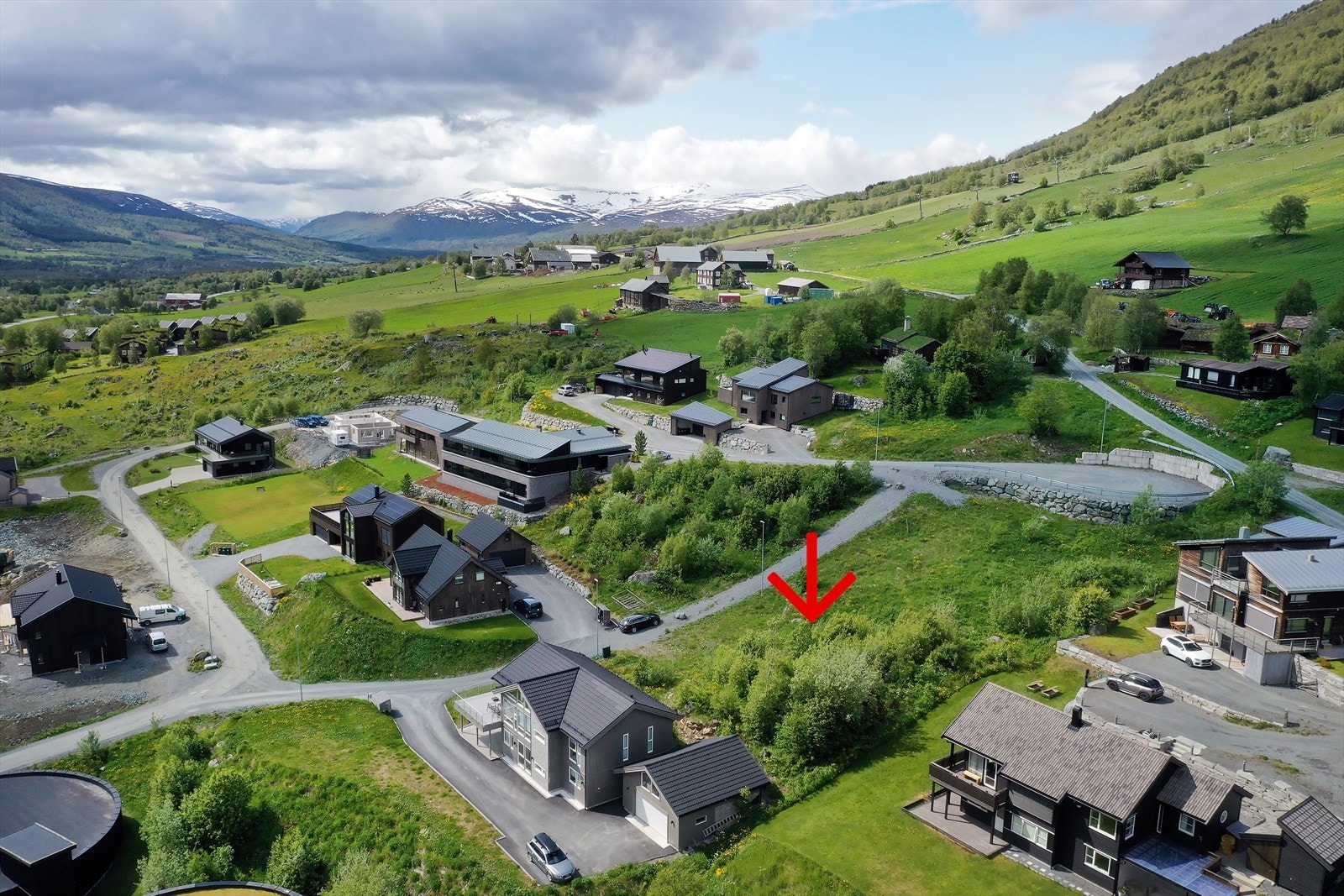 Romslig, sørvendt utsiktstomt i nytt boligfelt Galleribilde