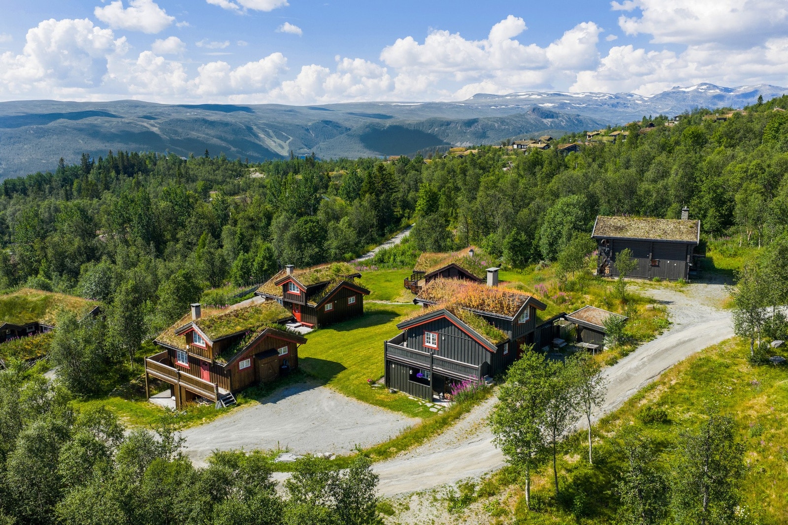 Fra eiendommen er det gangavstand til sentrum. Galleribilde