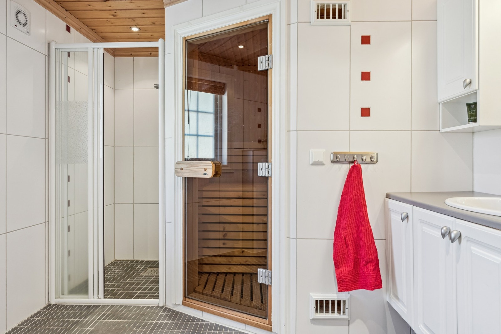 Fra badet er det tilgang til badstuen - det perfekte sted for avkobling etter en lang dag ute! Galleribilde