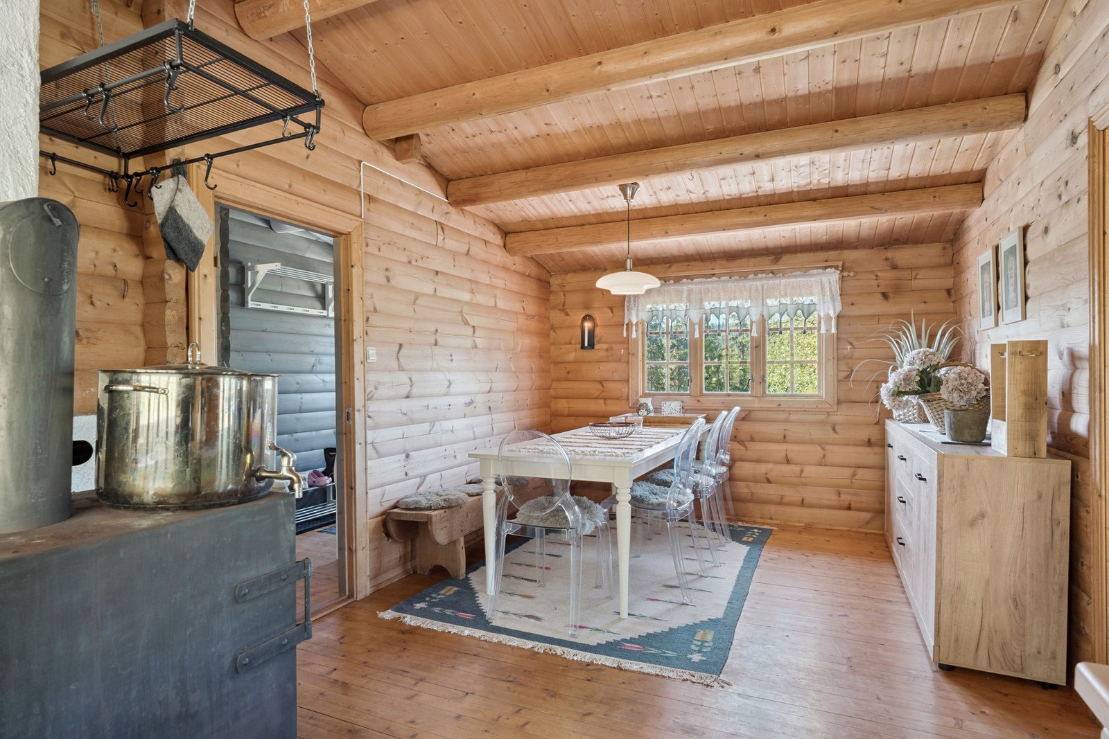 Vedovn på kjøkken. Galleribilde