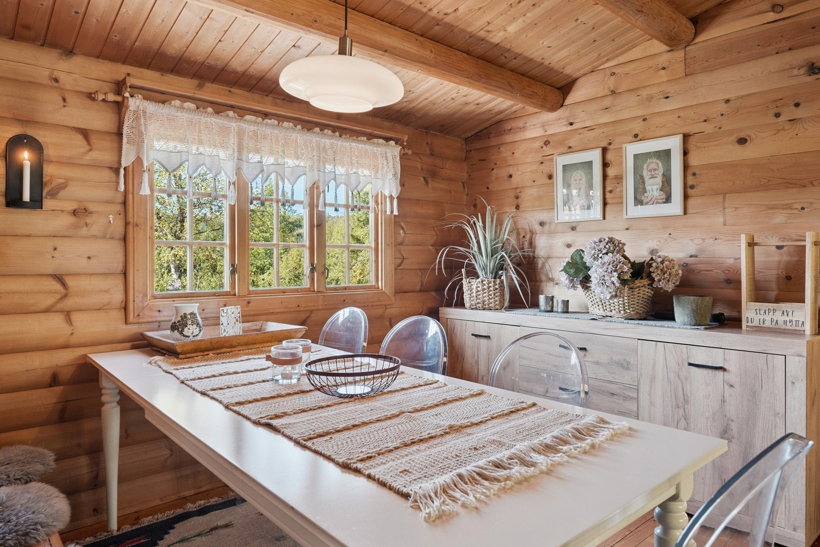 Koselig plass for spisegruppen. Galleribilde