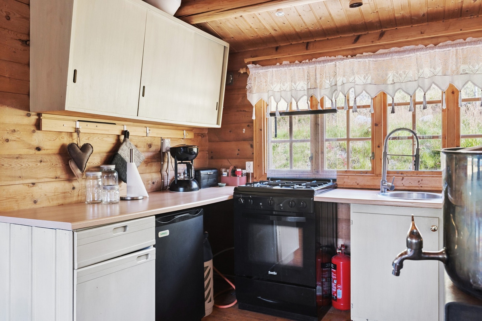 Gasskomfyr- og kjøleskap. Galleribilde