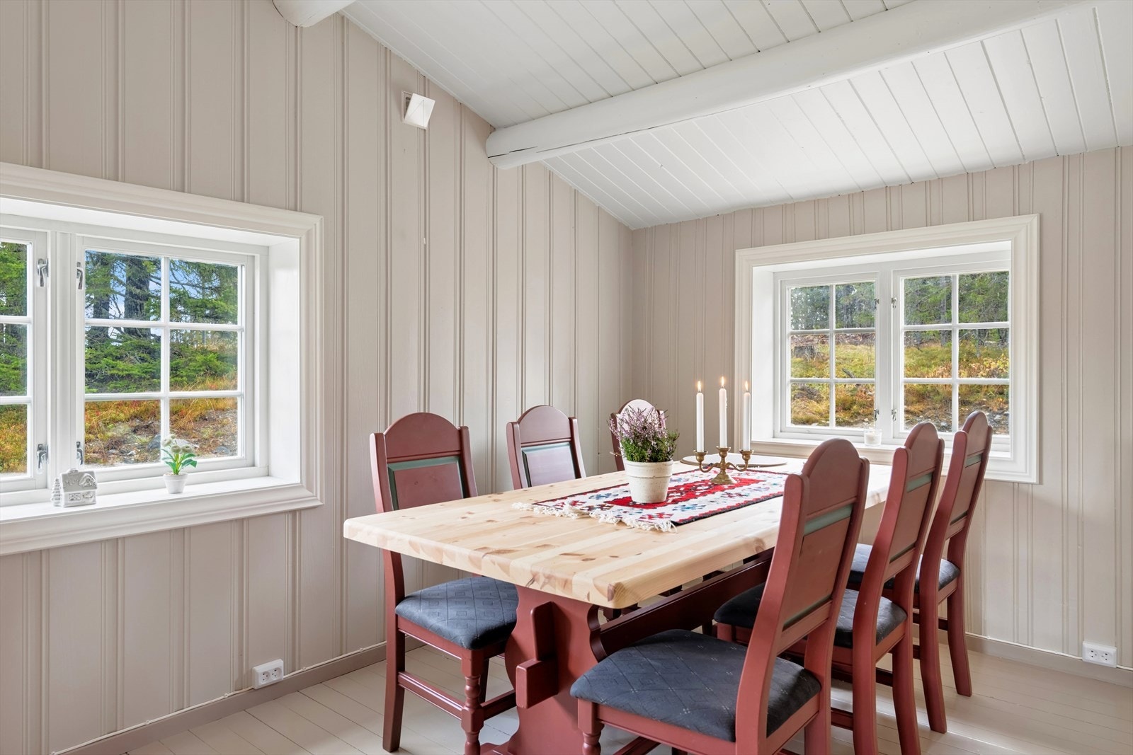 Rommet innbyr til sosialt samvær og gode middager. Galleribilde