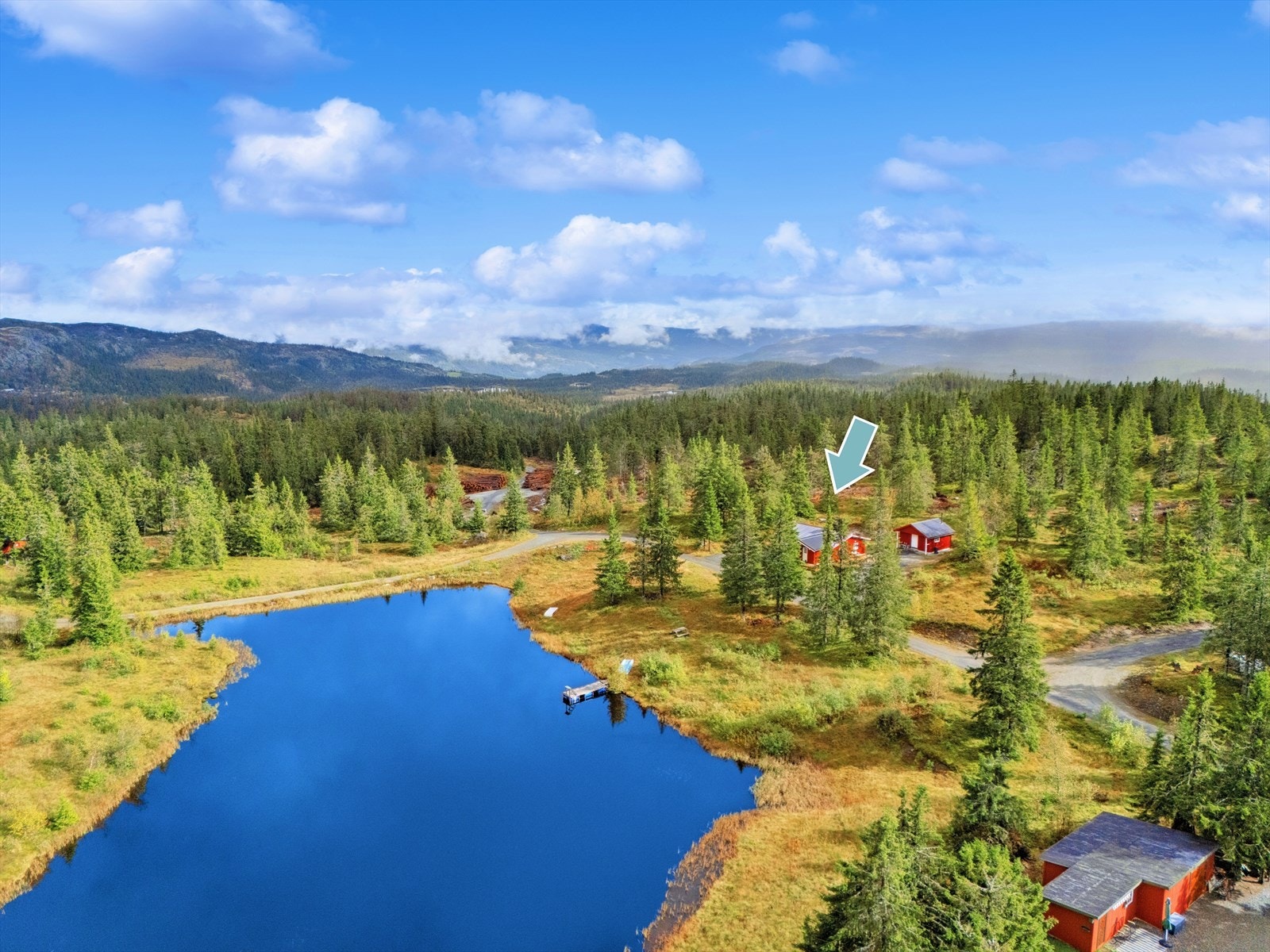 Omgitt av vakker natur, er hytten et paradis hvor du kan du nyte rike naturopplevelser hele året. Galleribilde